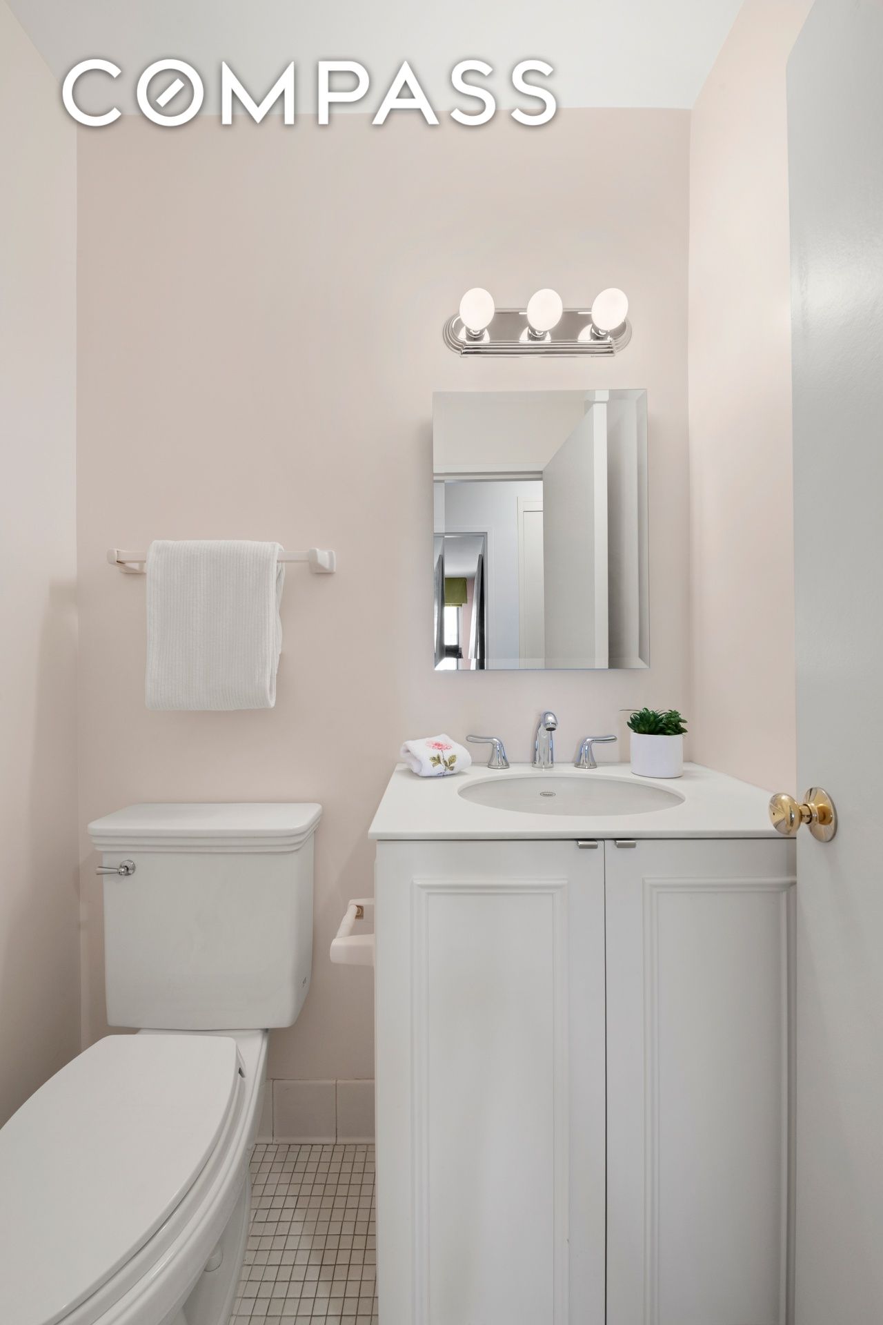 #18 photo, 20 E 9th Street, Greenwich Village , NY 10003