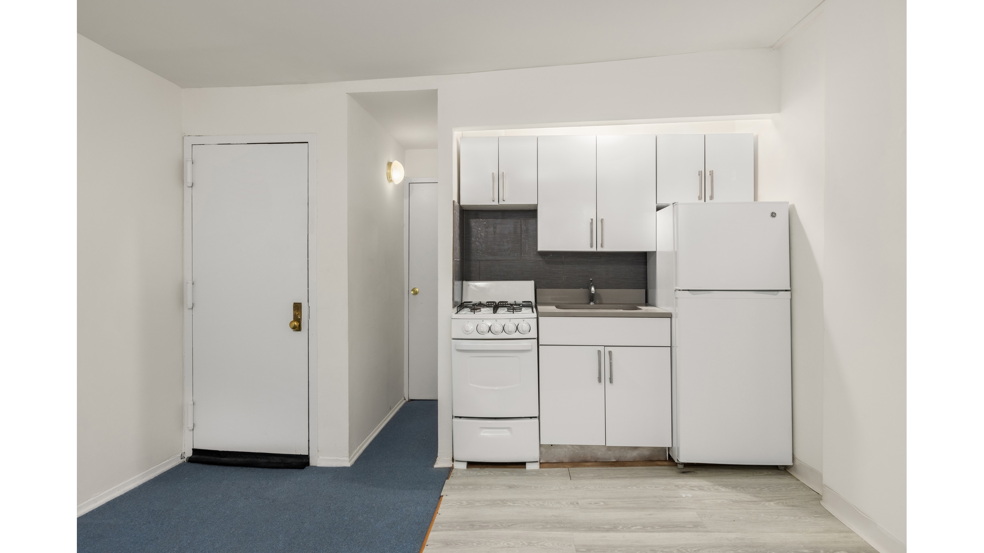 #4 photo, 222 1ST Avenue, East Village , NY 10009