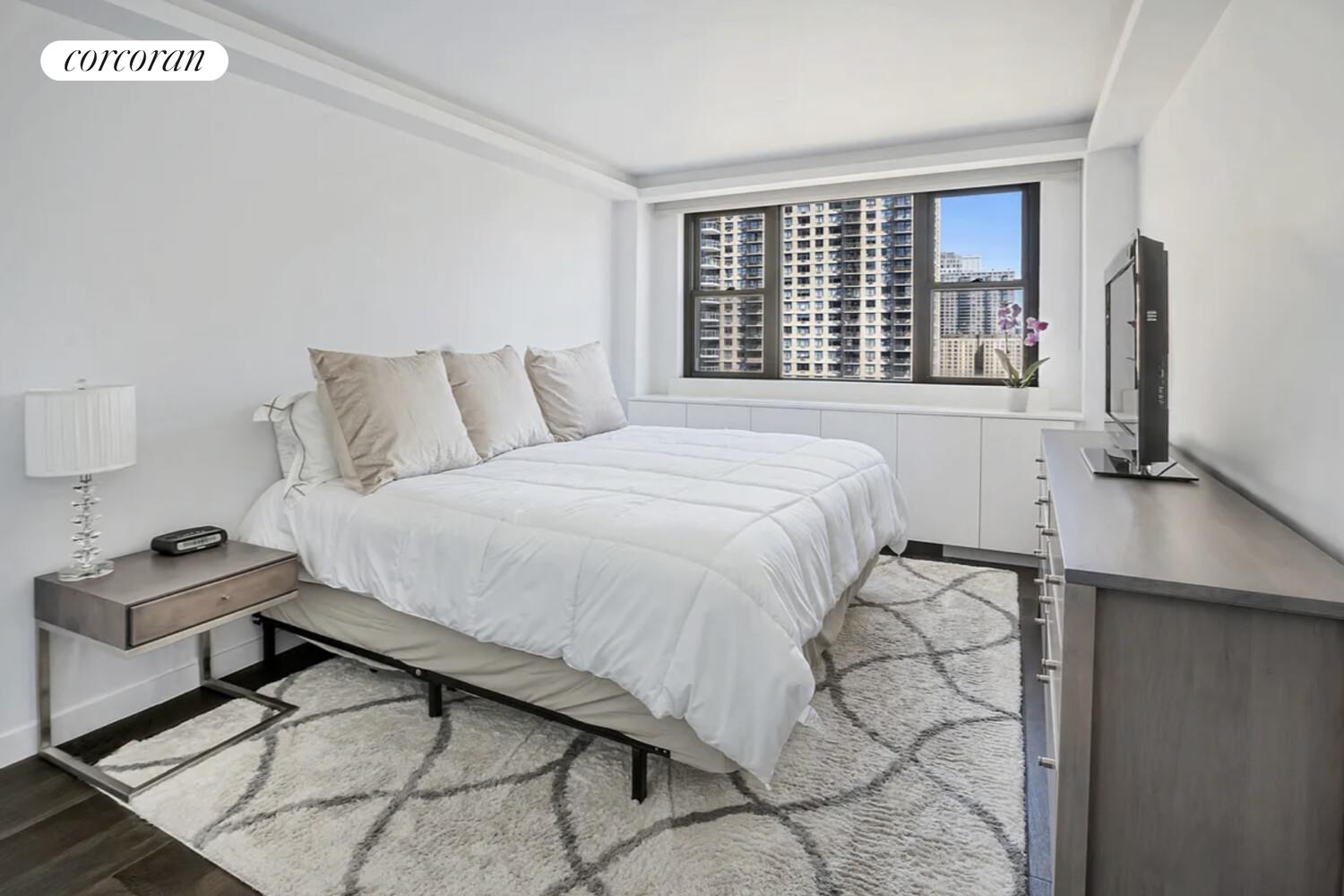 #6 photo, 315 E 72ND Street, Lenox Hill , NY 10021