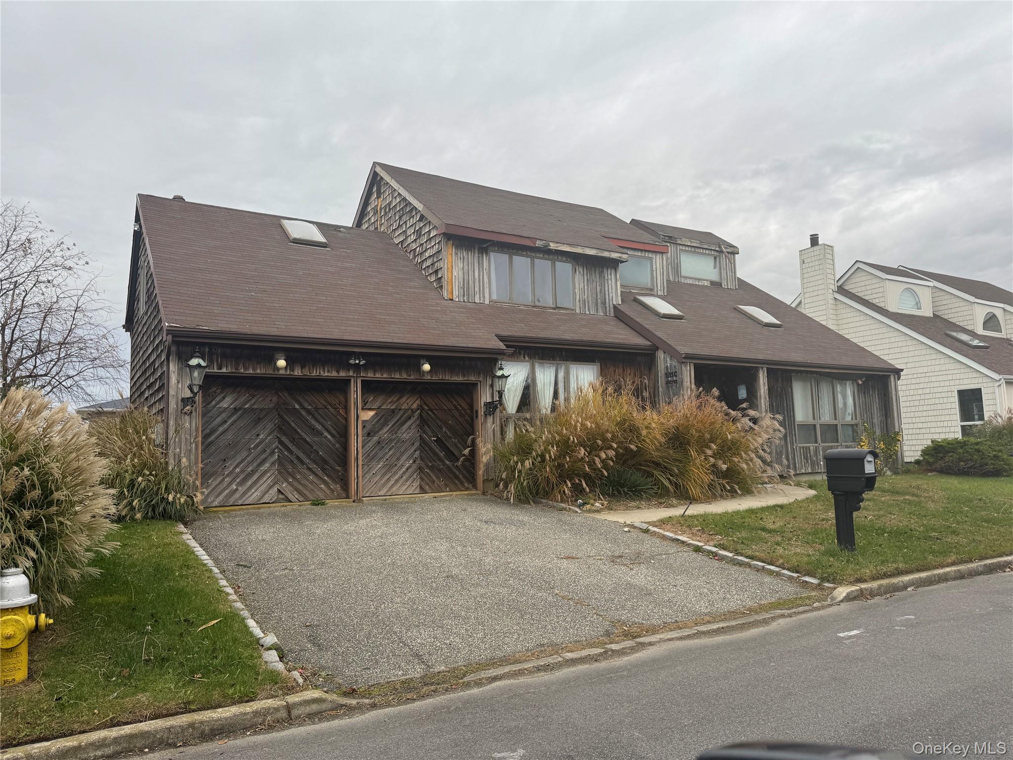 #1 photo, 815 Anthony Drive, Lindenhurst , NY 11757
