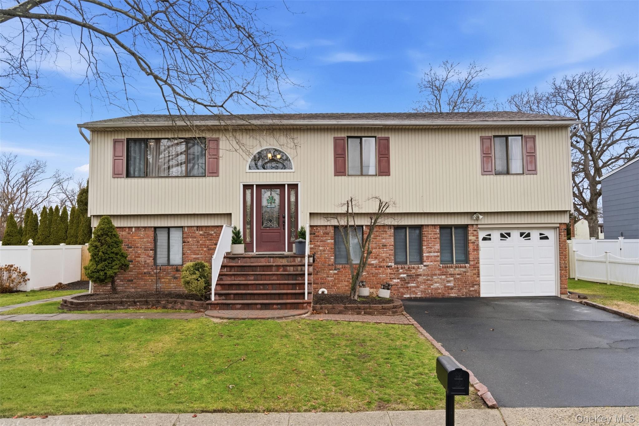 #1 photo, 17 Westminster Lane, West Islip , NY 11795