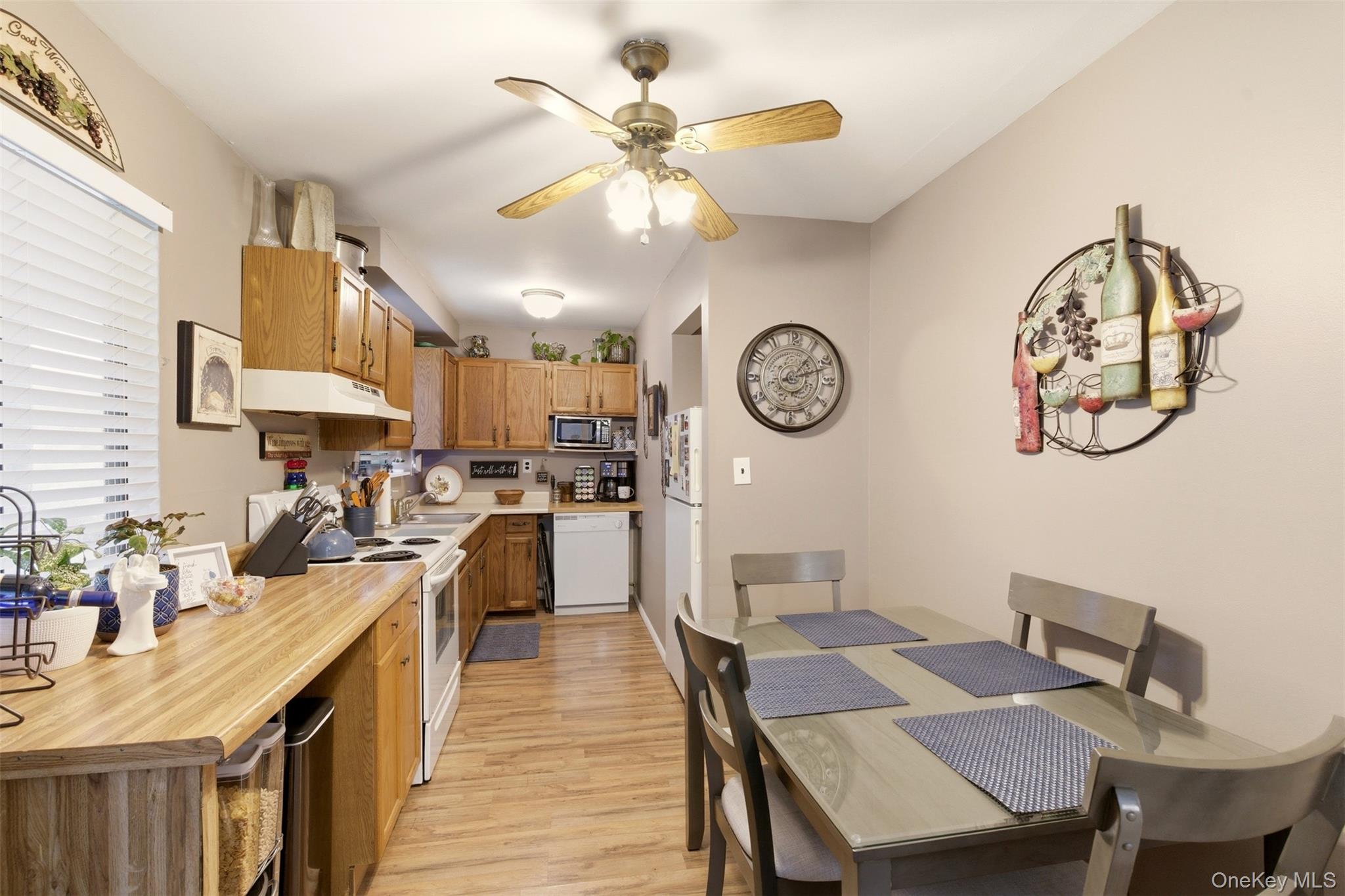 #16 photo, 17 Westminster Lane, West Islip , NY 11795