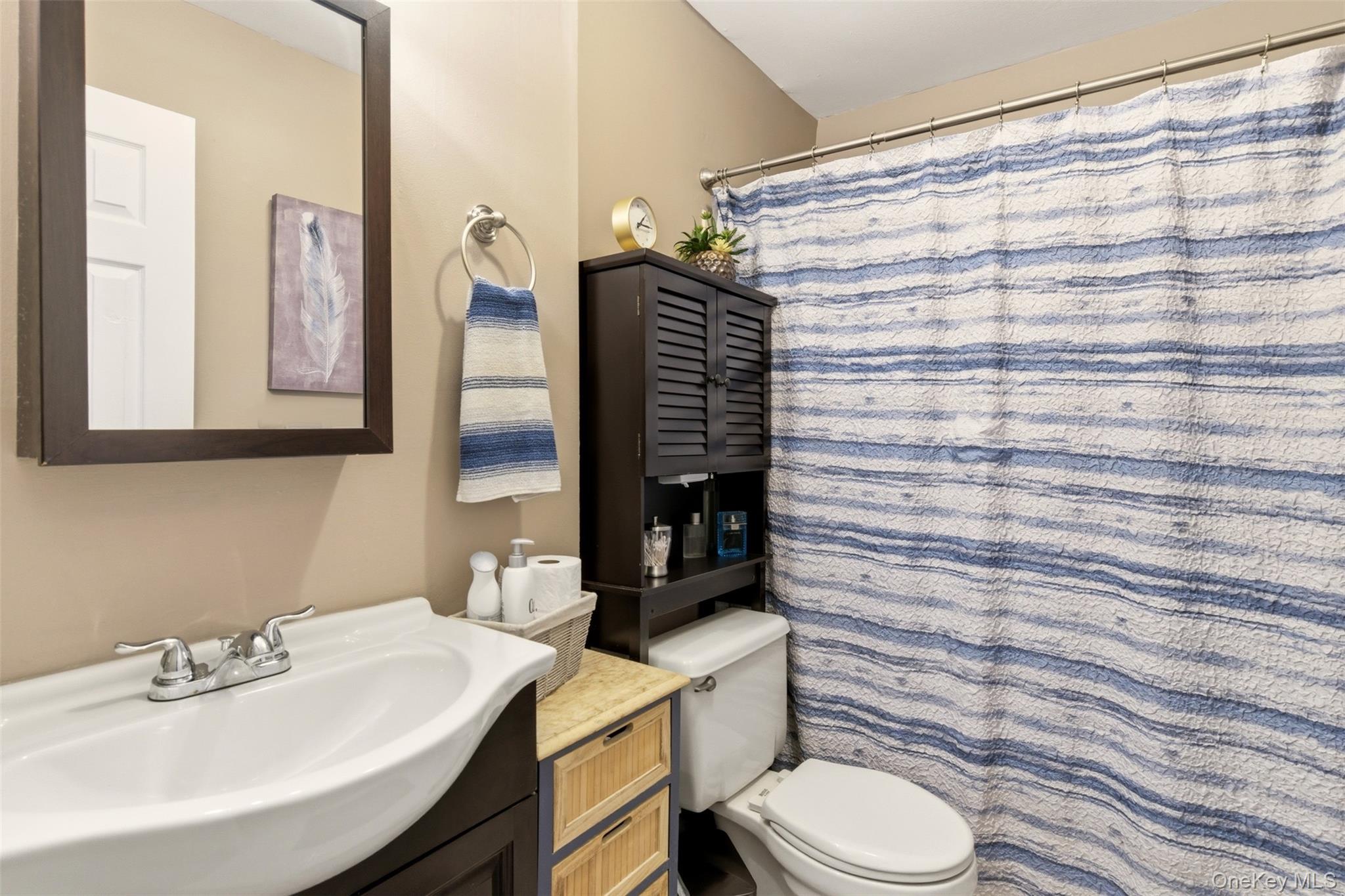 #18 photo, 17 Westminster Lane, West Islip , NY 11795