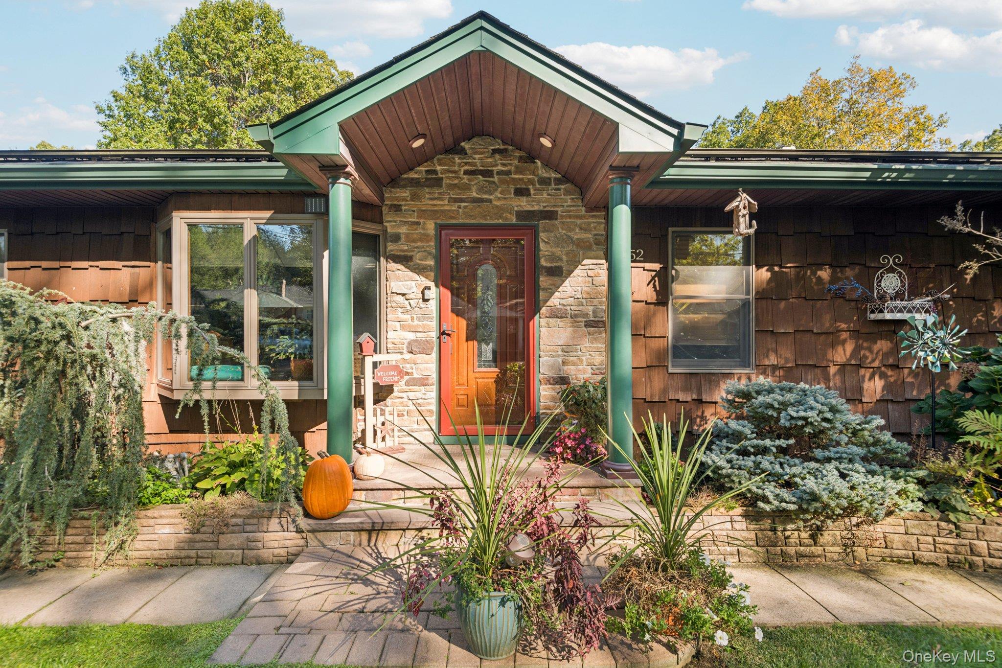 #1 photo, 52 Hazard Avenue, সাফোক কাউন্টি Huntington , NY 11746