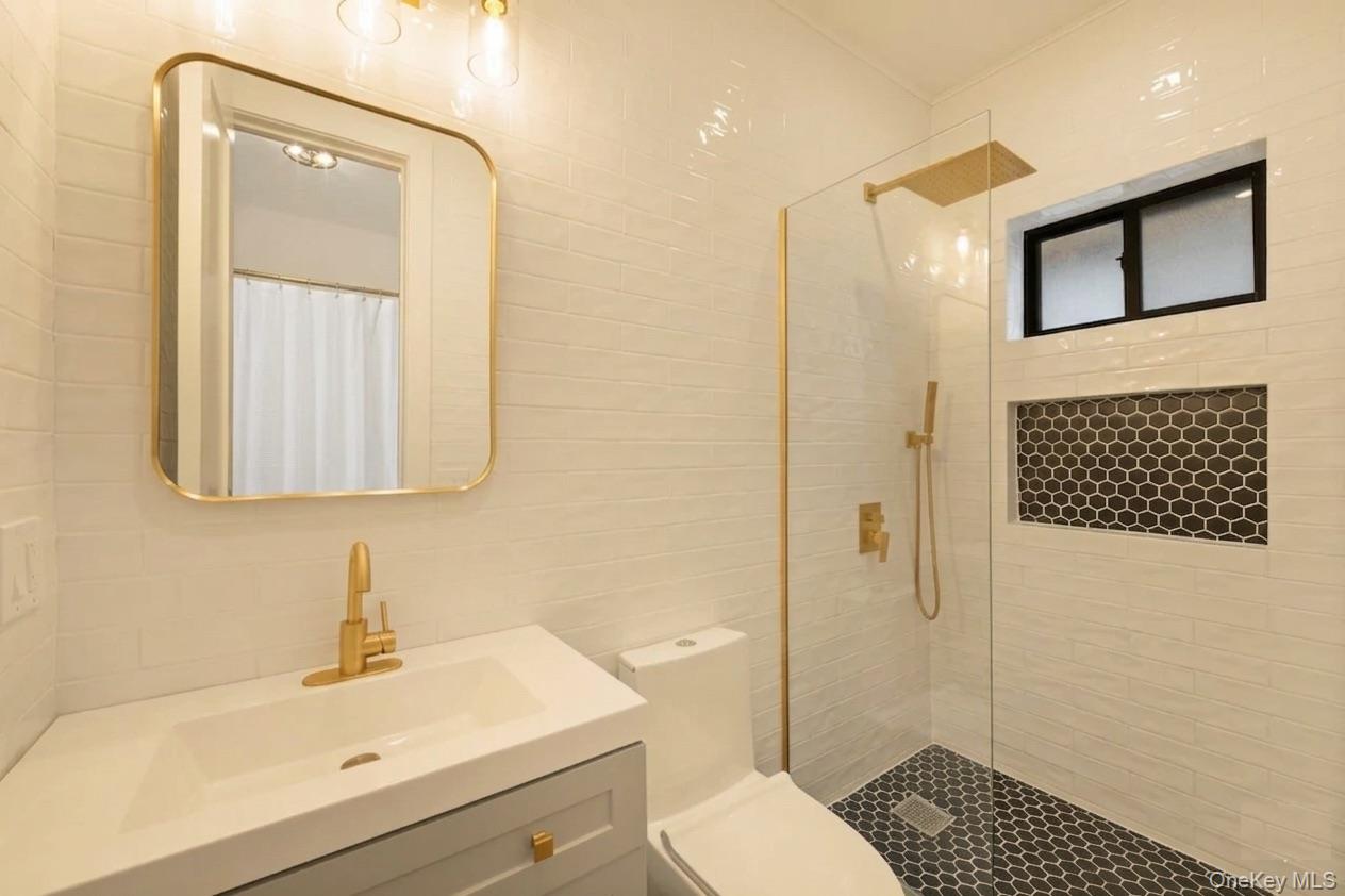 #4 photo, 1173 East 43rd street, Brooklyn , NY 11210