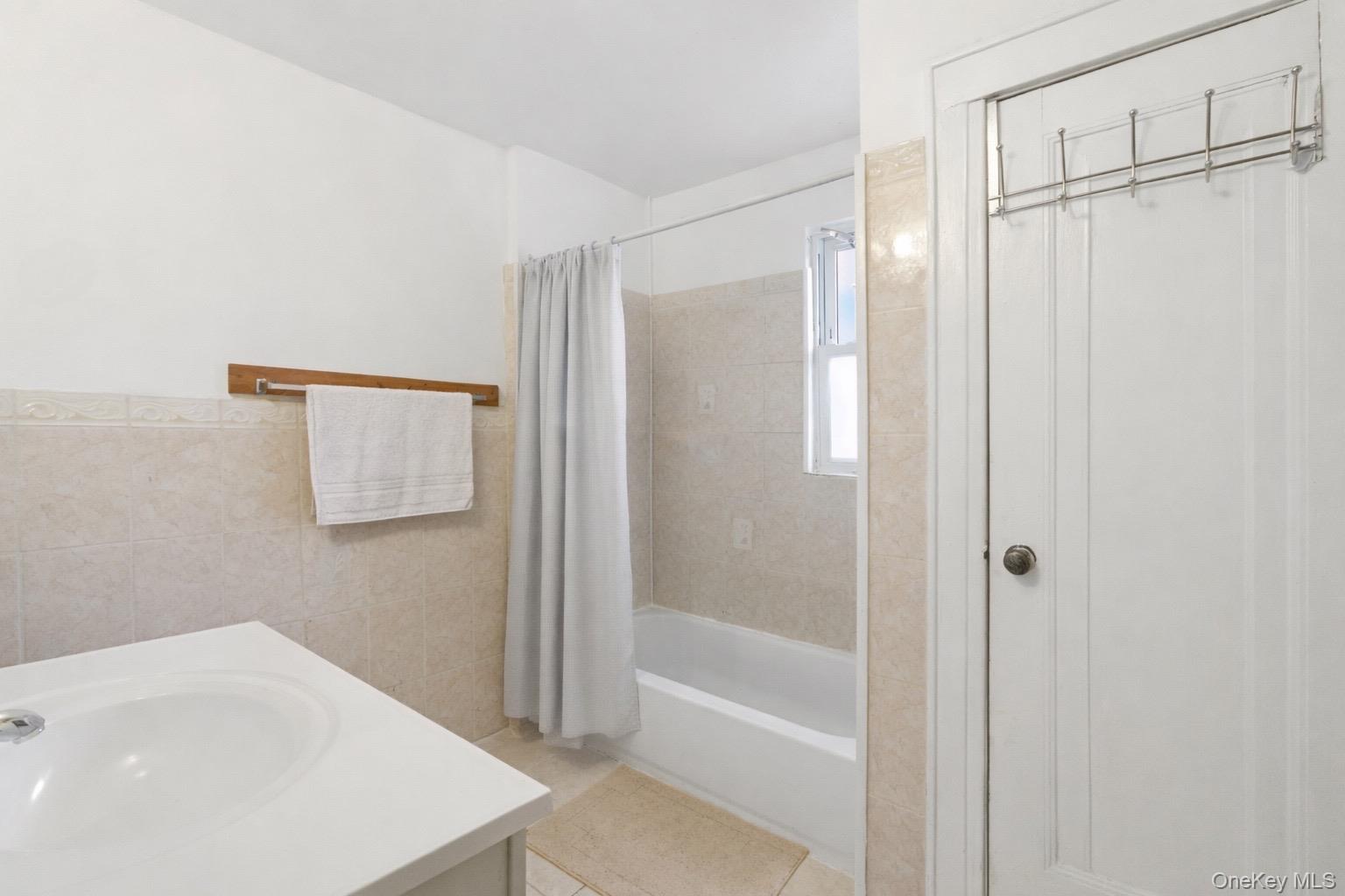 #20 photo, 20532 104th Avenue, Saint Albans , NY 11412