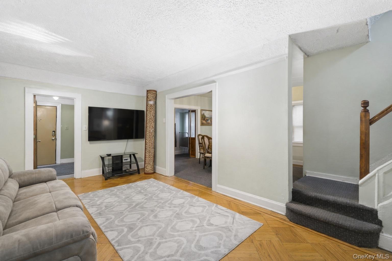 #7 photo, 20532 104th Avenue, Saint Albans , NY 11412