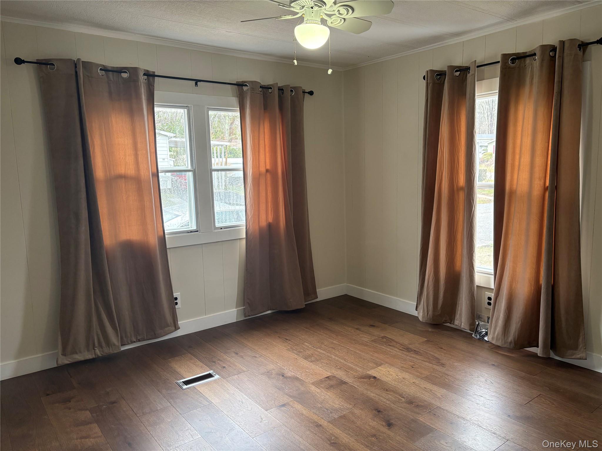 #9 photo, 525/82 Riverleigh, Riverhead , NY 11901