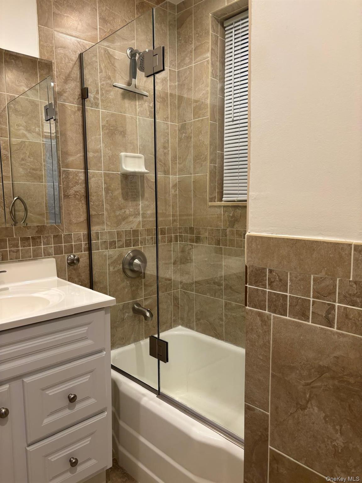 #13 photo, 71-29 Myrtle Avenue, কুইন্‌স Glendale , NY 11385