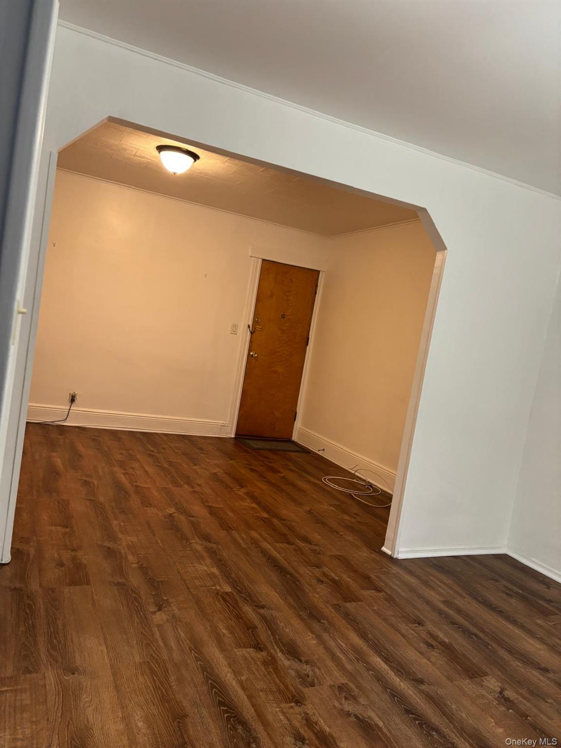 #4 photo, 71-29 Myrtle Avenue, কুইন্‌স Glendale , NY 11385