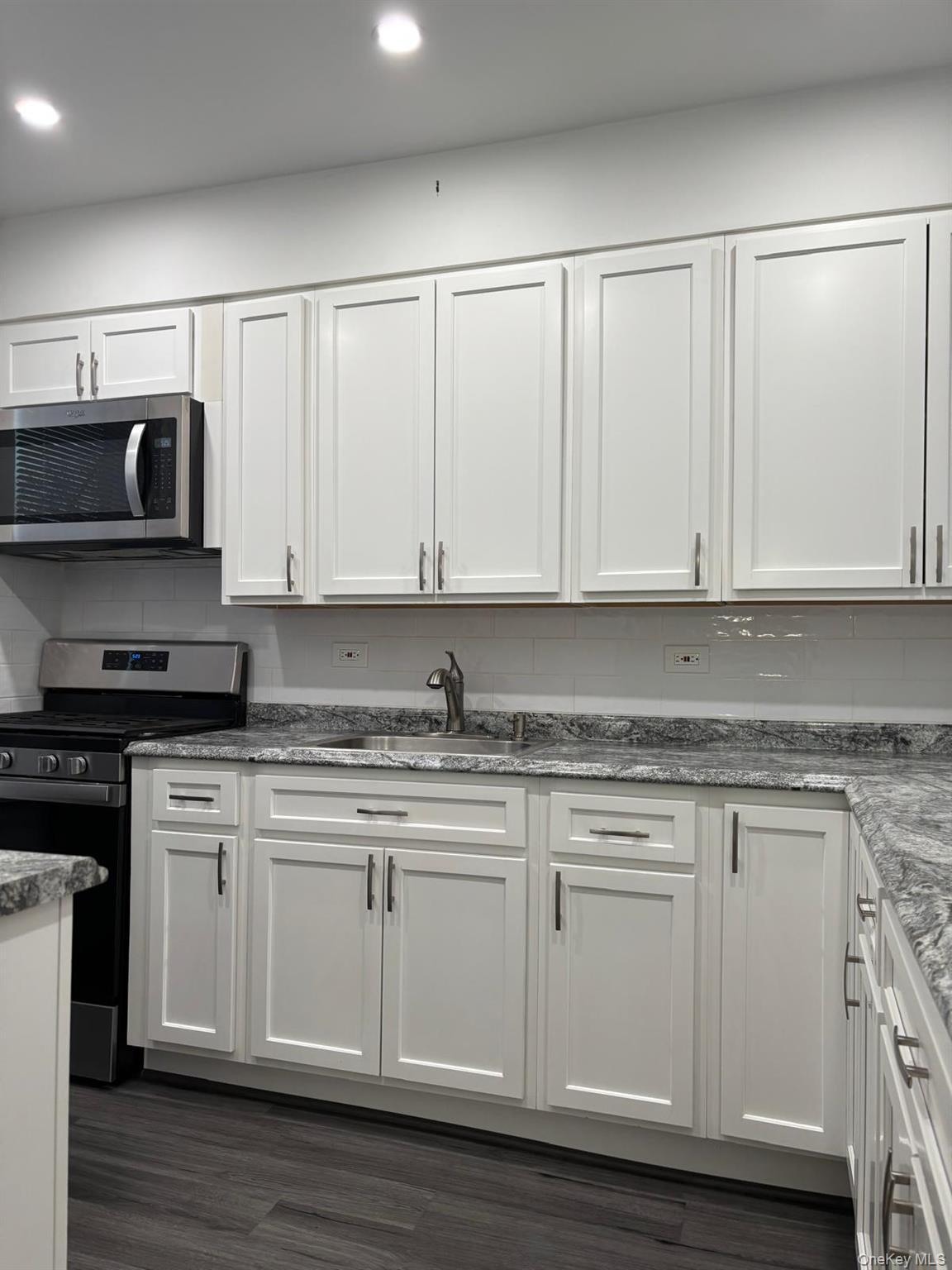 #6 photo, 71-29 Myrtle Avenue, কুইন্‌স Glendale , NY 11385