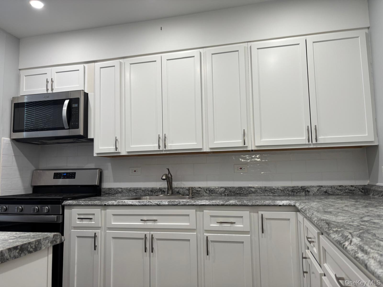 #7 photo, 71-29 Myrtle Avenue, কুইন্‌স Glendale , NY 11385