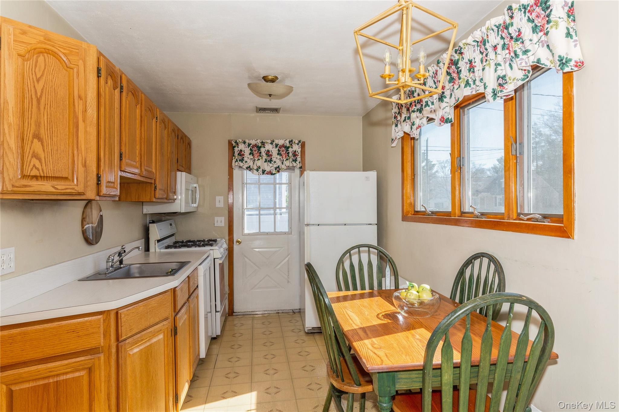 #7 photo, 3 Grand Haven Drive, সাফোক কাউন্টি Commack , NY 11725