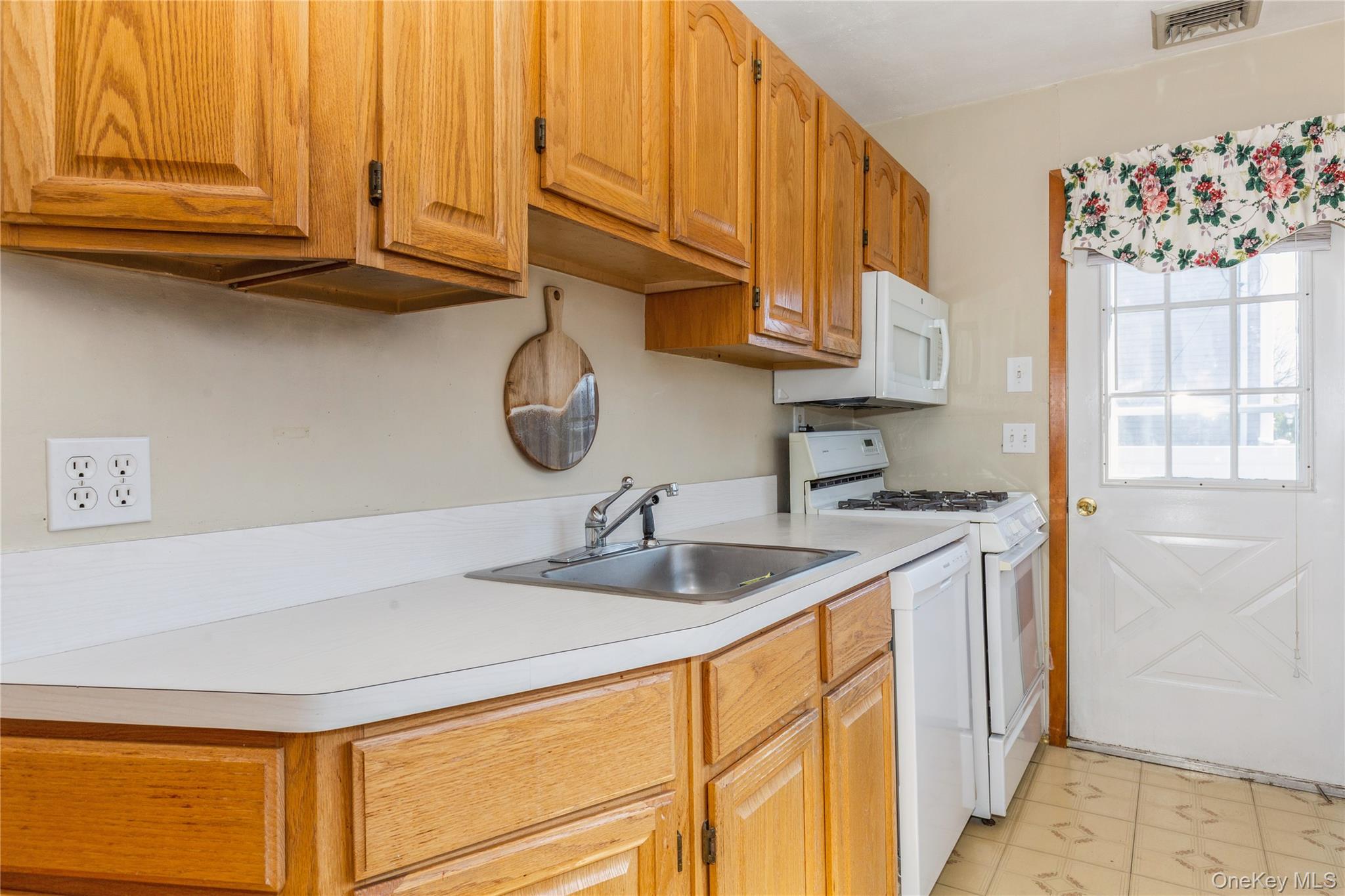 #8 photo, 3 Grand Haven Drive, সাফোক কাউন্টি Commack , NY 11725