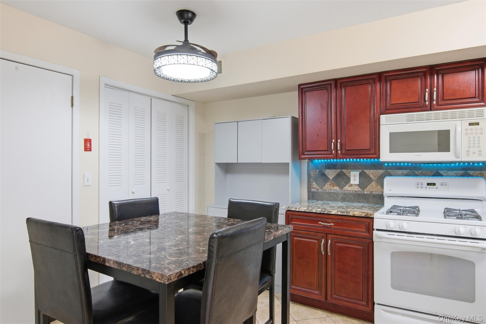 #10 photo, 2760 Schleigel Boulevard, সাফোক কাউন্টি Amityville , NY 11701