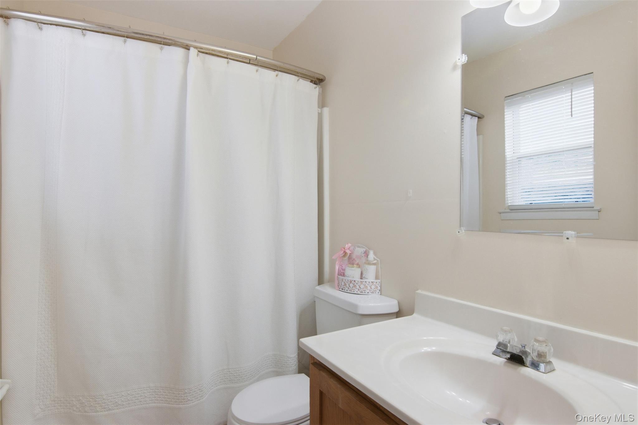 #15 photo, 2760 Schleigel Boulevard, সাফোক কাউন্টি Amityville , NY 11701