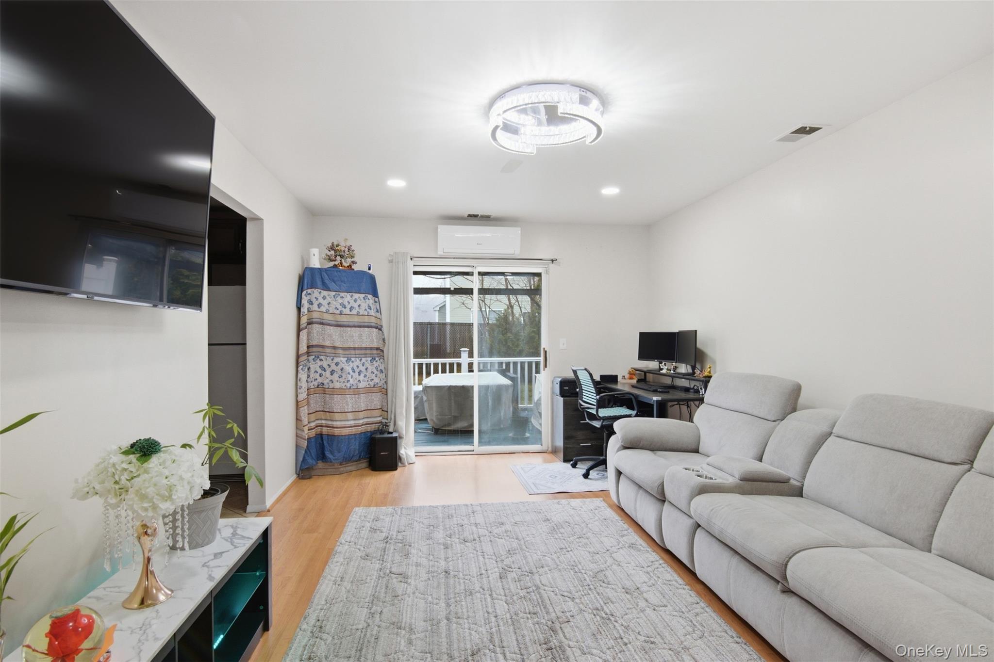 #6 photo, 2760 Schleigel Boulevard, সাফোক কাউন্টি Amityville , NY 11701