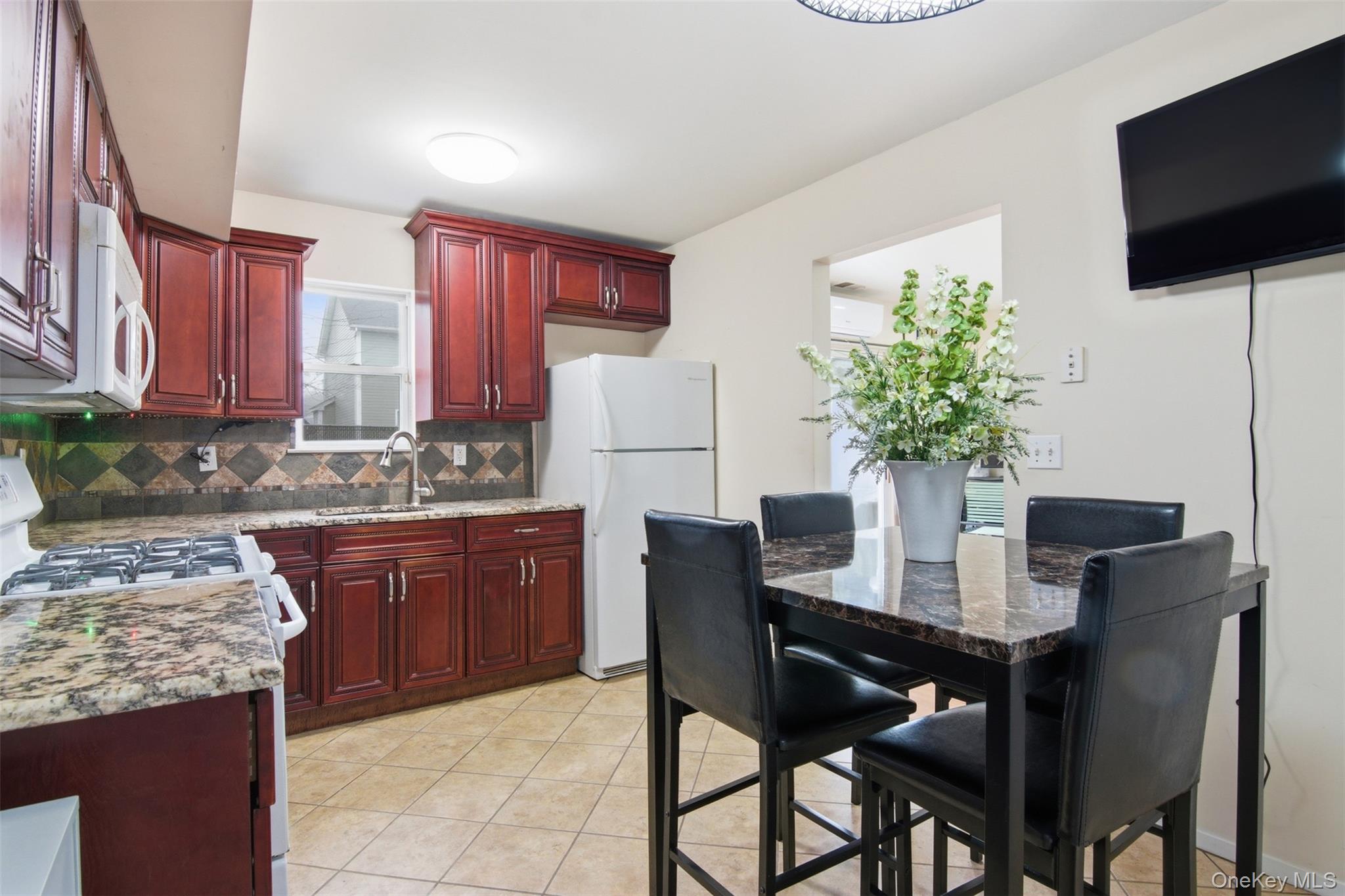 #8 photo, 2760 Schleigel Boulevard, সাফোক কাউন্টি Amityville , NY 11701