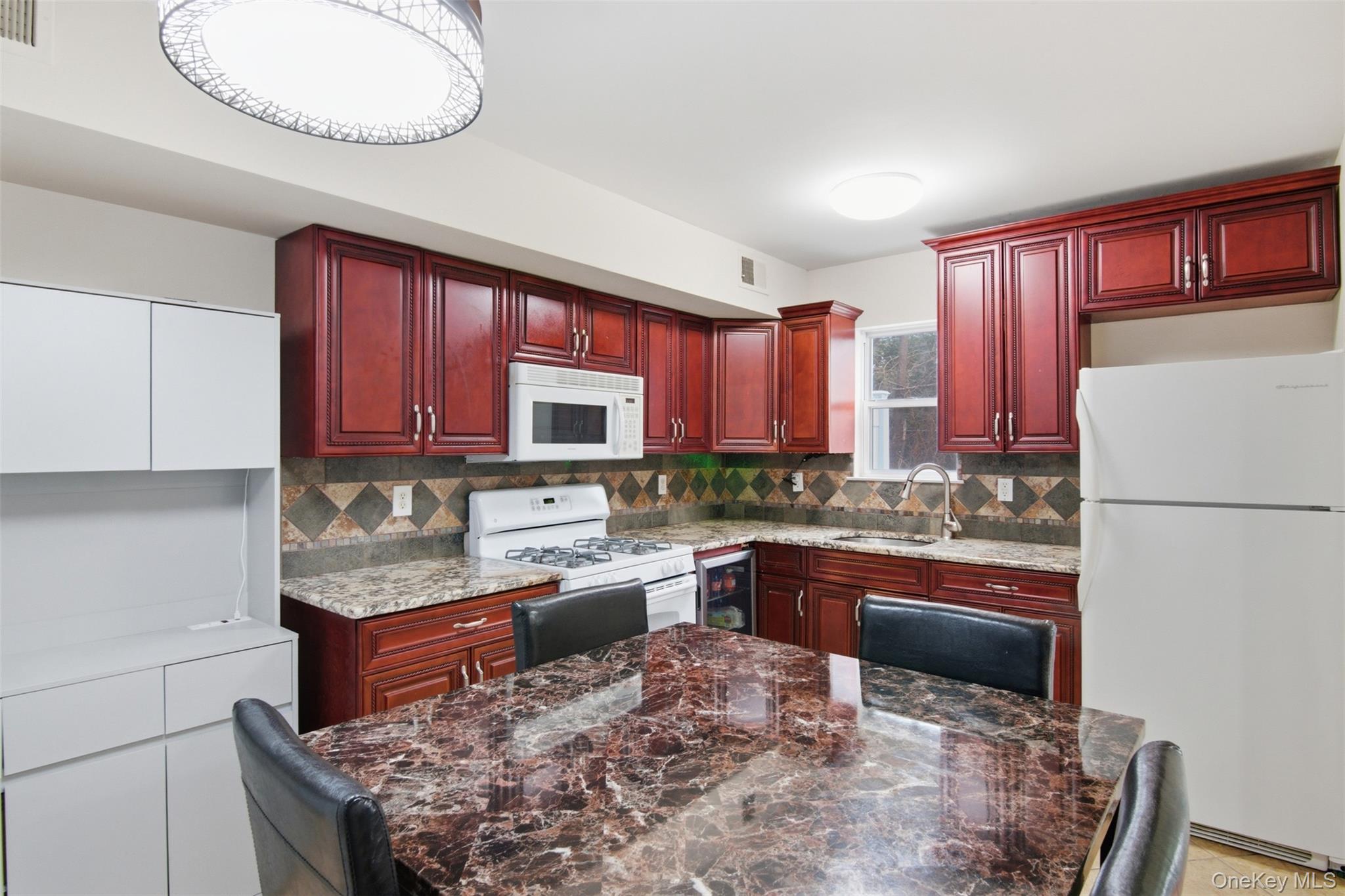 #9 photo, 2760 Schleigel Boulevard, সাফোক কাউন্টি Amityville , NY 11701