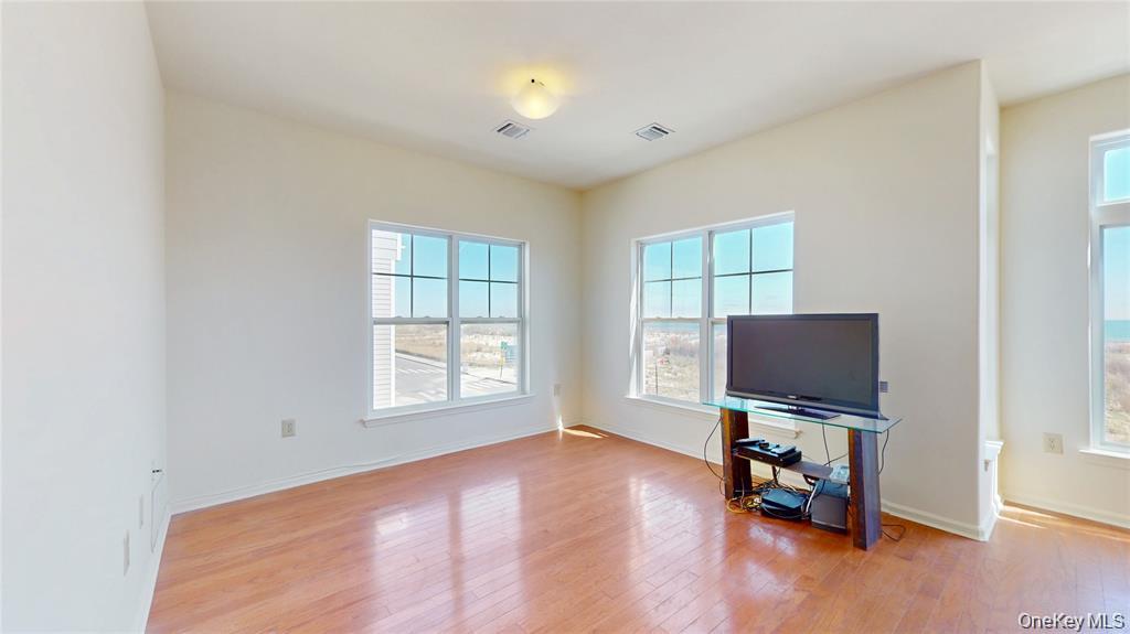 #7 photo, 6910 Beach Front Road, কুইন্‌স Arverne , NY 11692