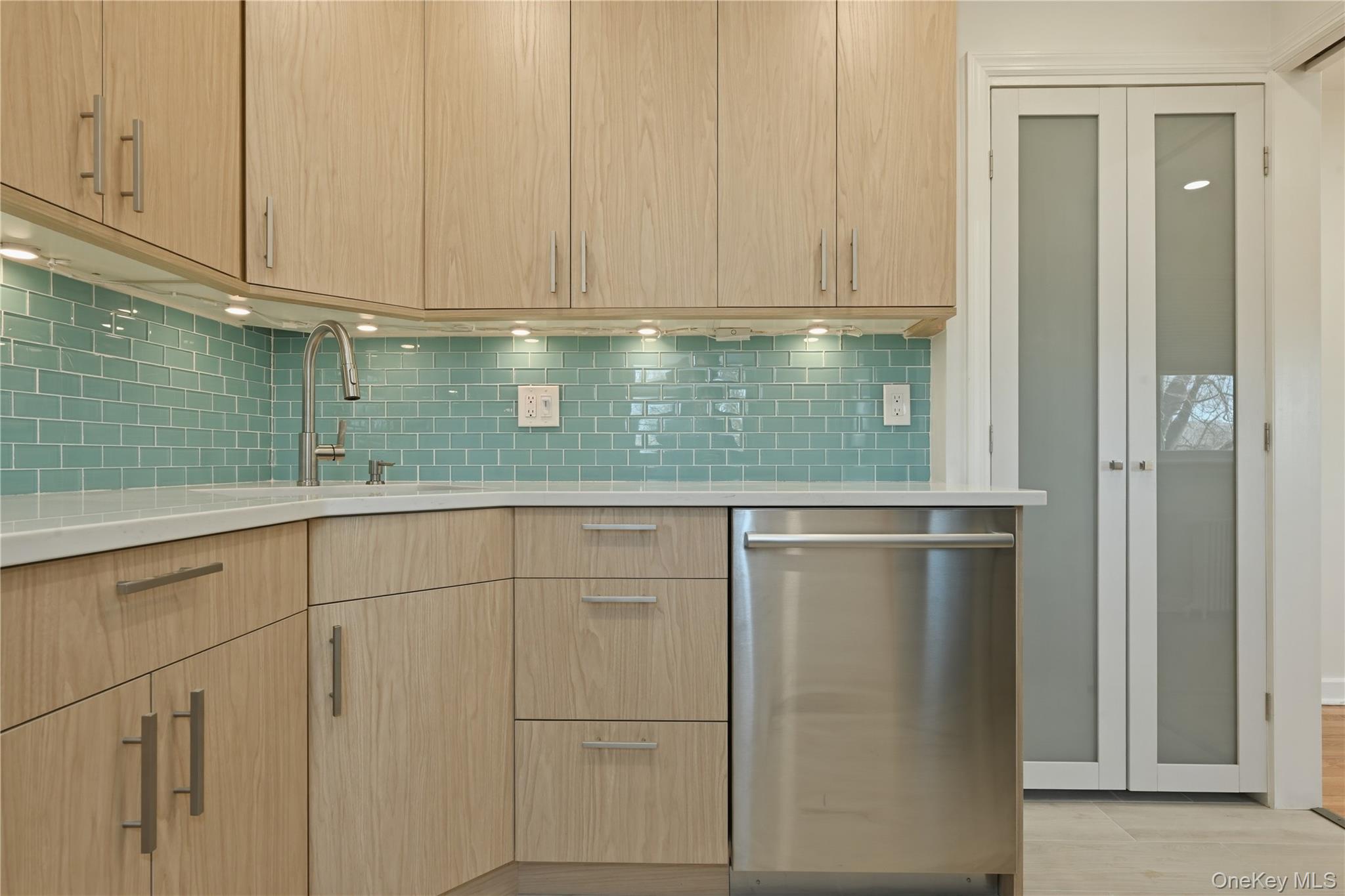 #10 photo, 260-55 Union Turnpike, Glen Oaks , NY 11004