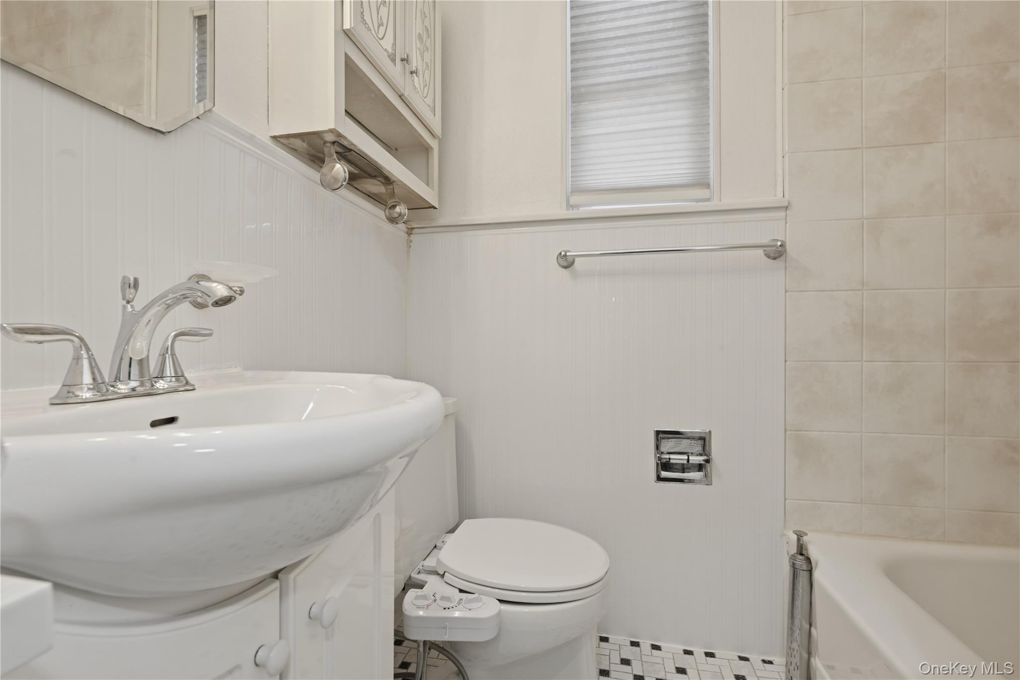 #16 photo, 260-55 Union Turnpike, Glen Oaks , NY 11004