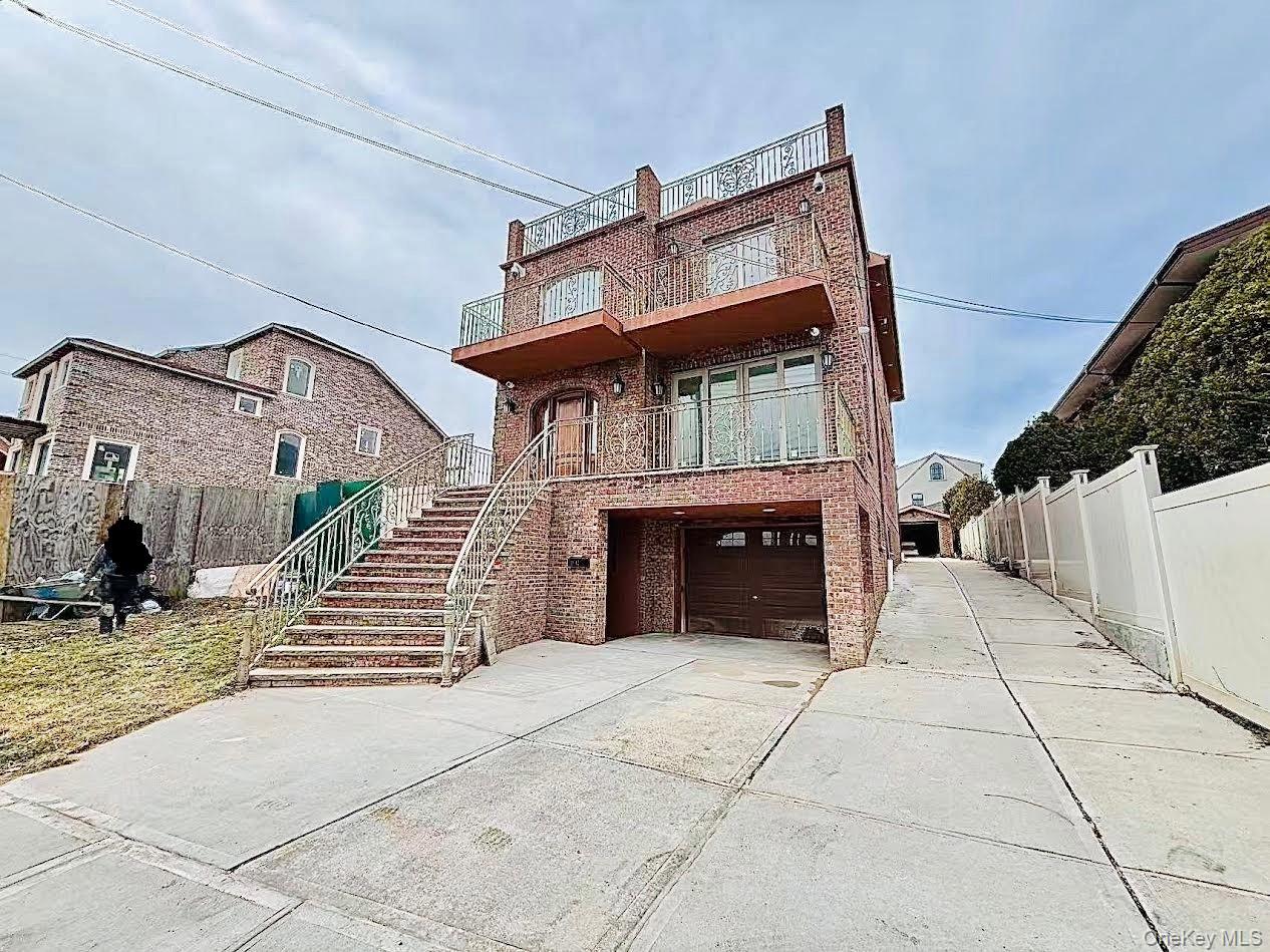 #1 photo, 10-42 Utopia Parkway, কুইন্‌স Beechhurst , NY 11357