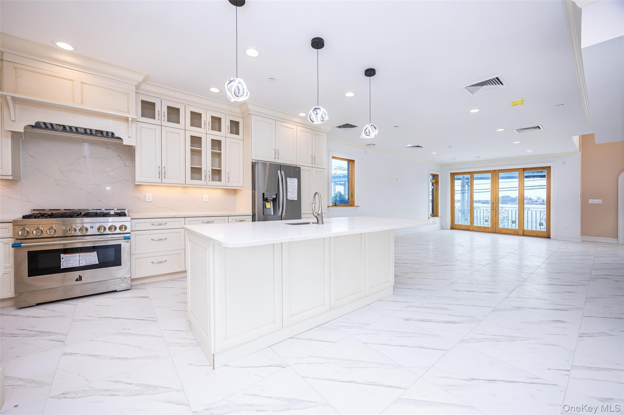 #19 photo, 10-42 Utopia Parkway, Beechhurst , NY 11357