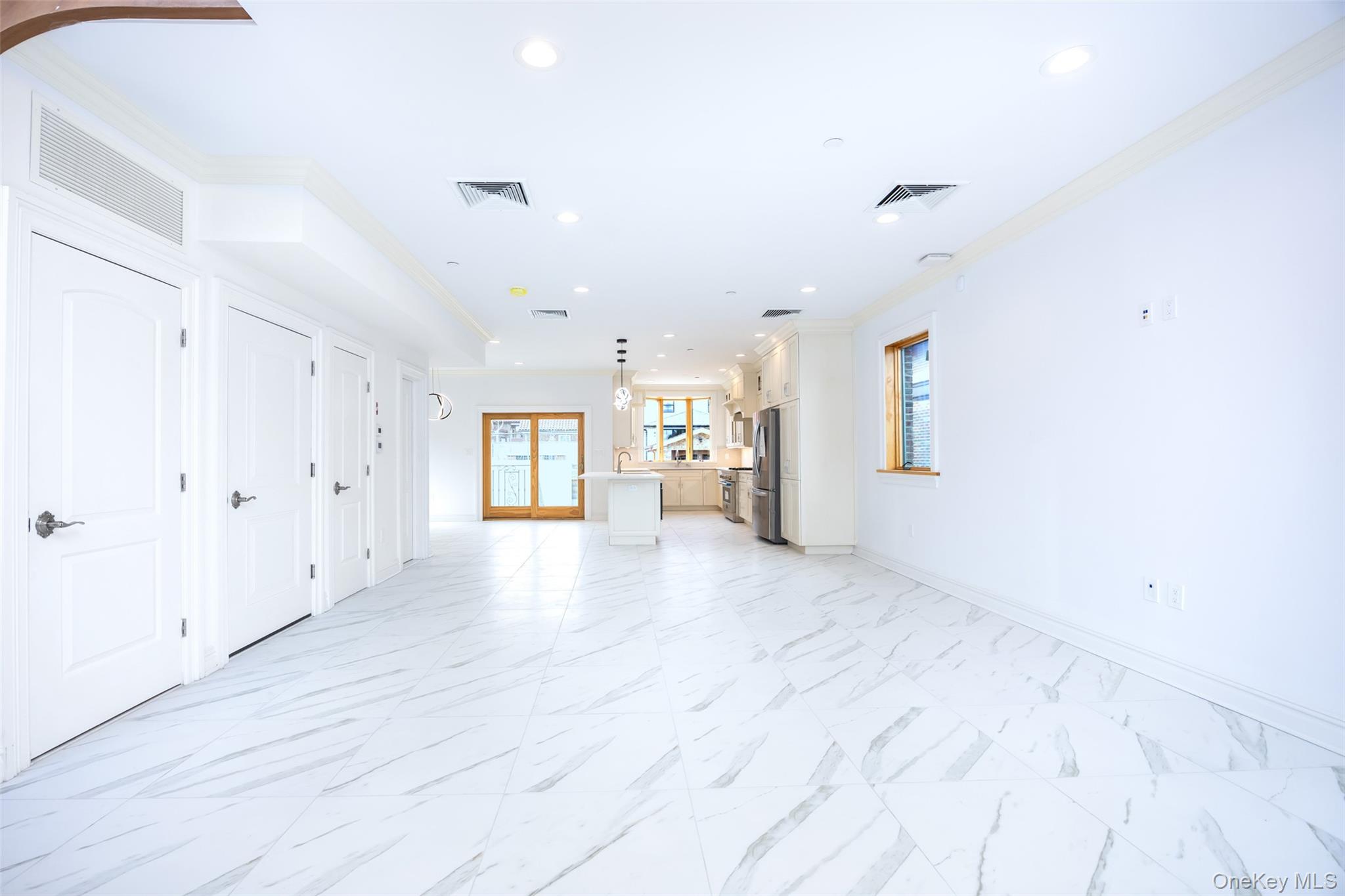 #6 photo, 10-42 Utopia Parkway, Beechhurst , NY 11357