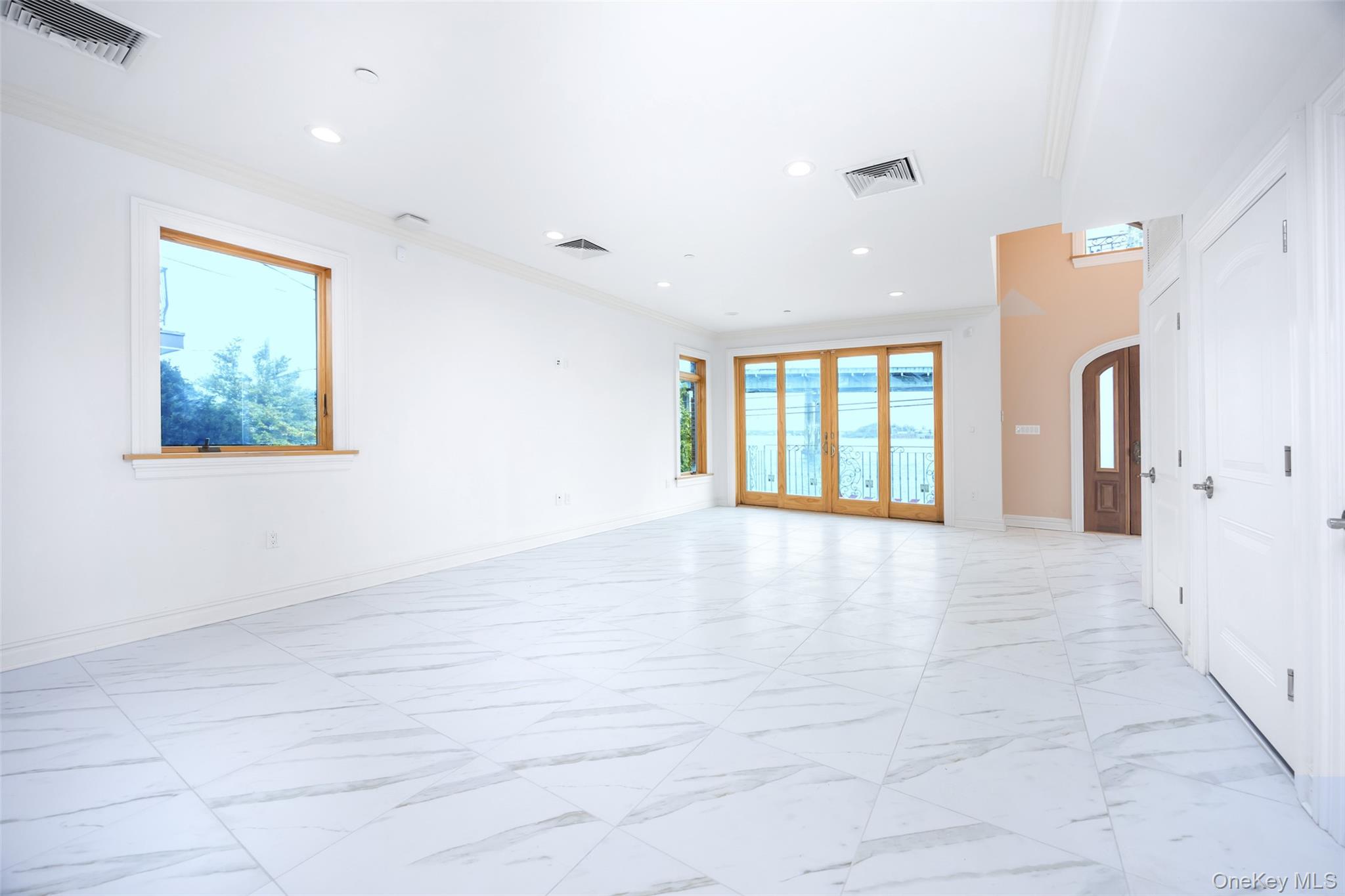 #8 photo, 10-42 Utopia Parkway, Beechhurst , NY 11357