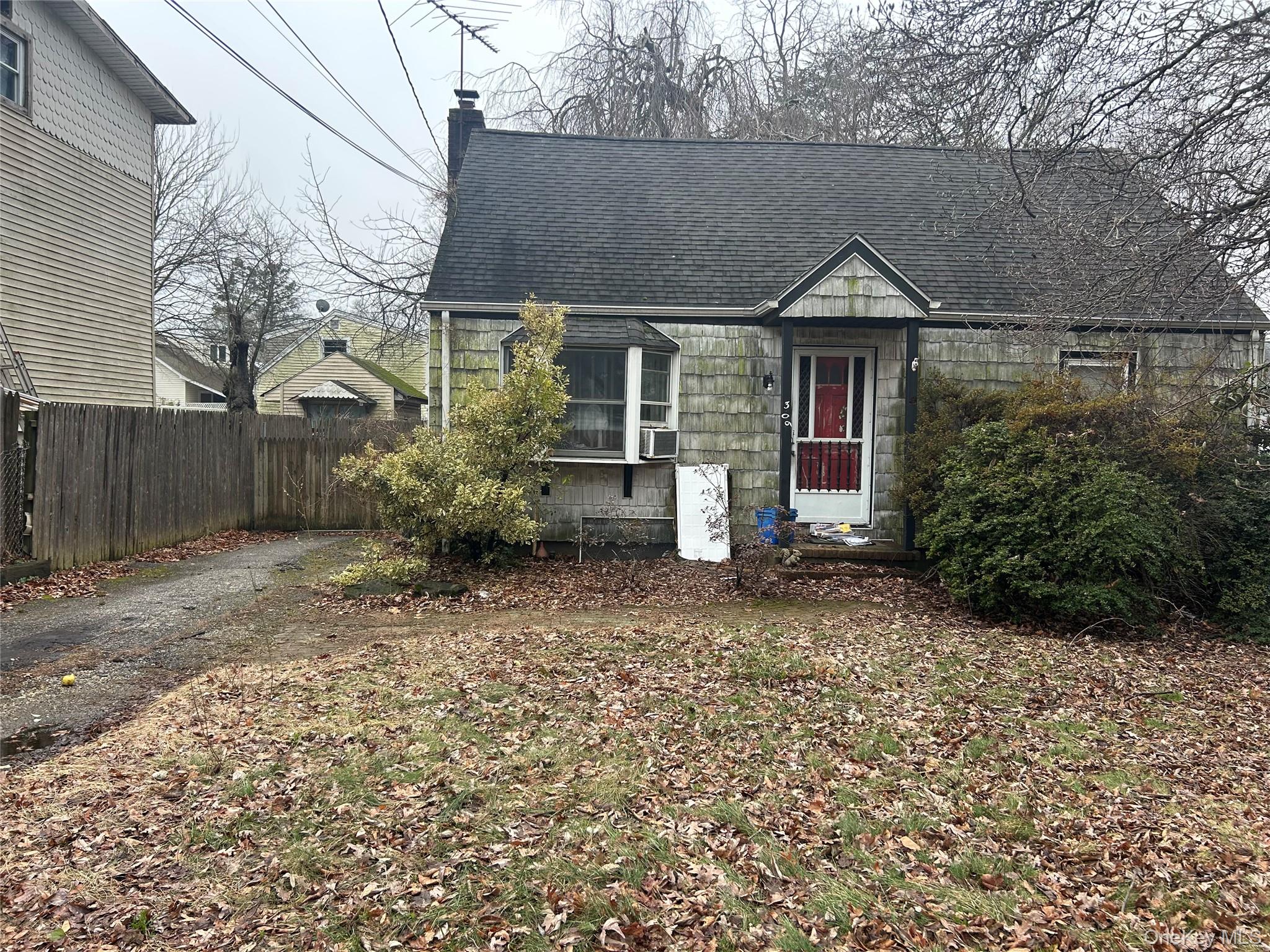 #1 photo, 309 Depot Road, সাফোক কাউন্টি Huntington Station , NY 11746