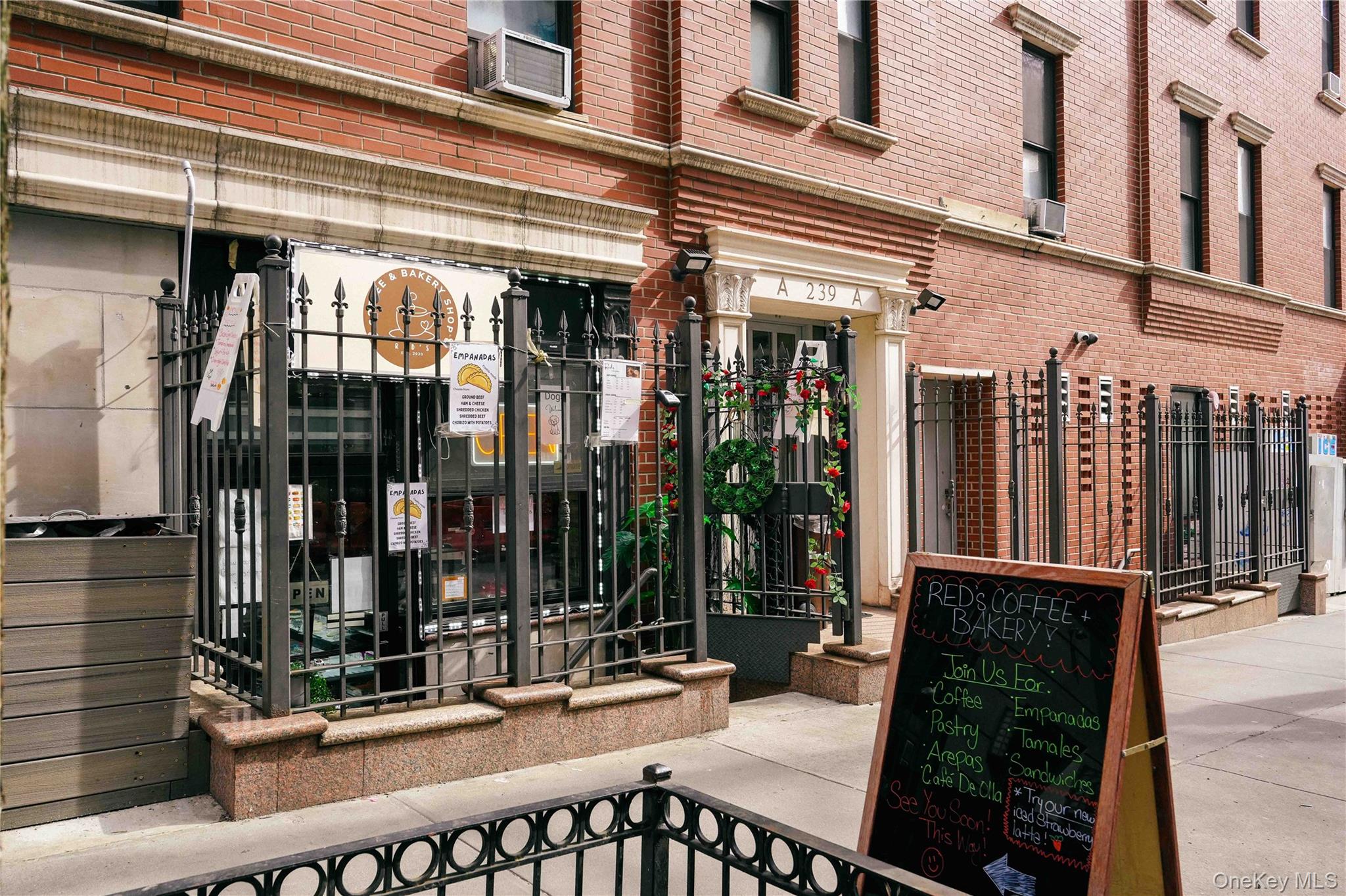 #19 photo, 211 E 88 Street, New York (Manhattan) , NY 10128