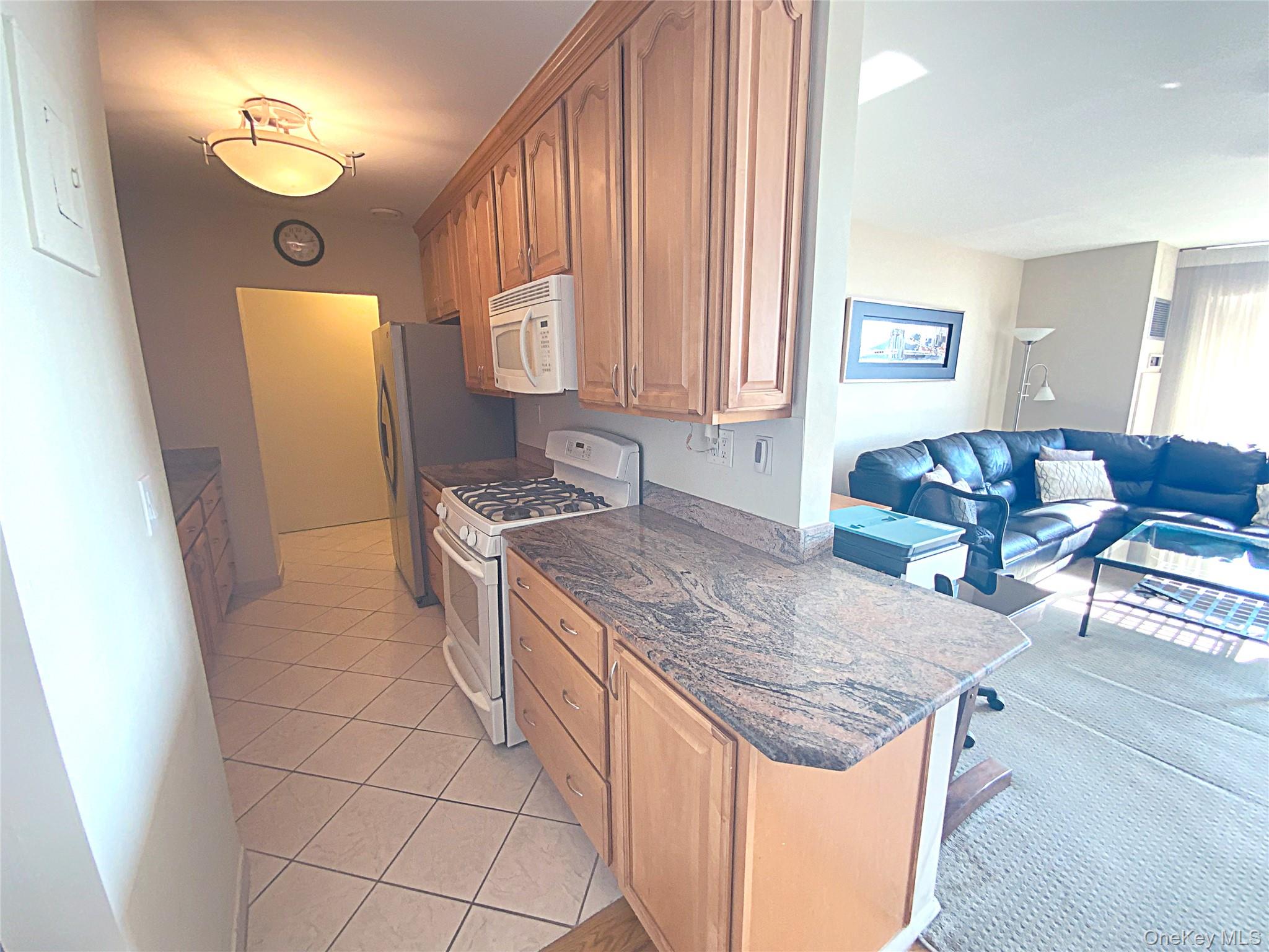 #4 photo, 26910 Grand Central Parkway, קווינס Floral Park , NY 11005