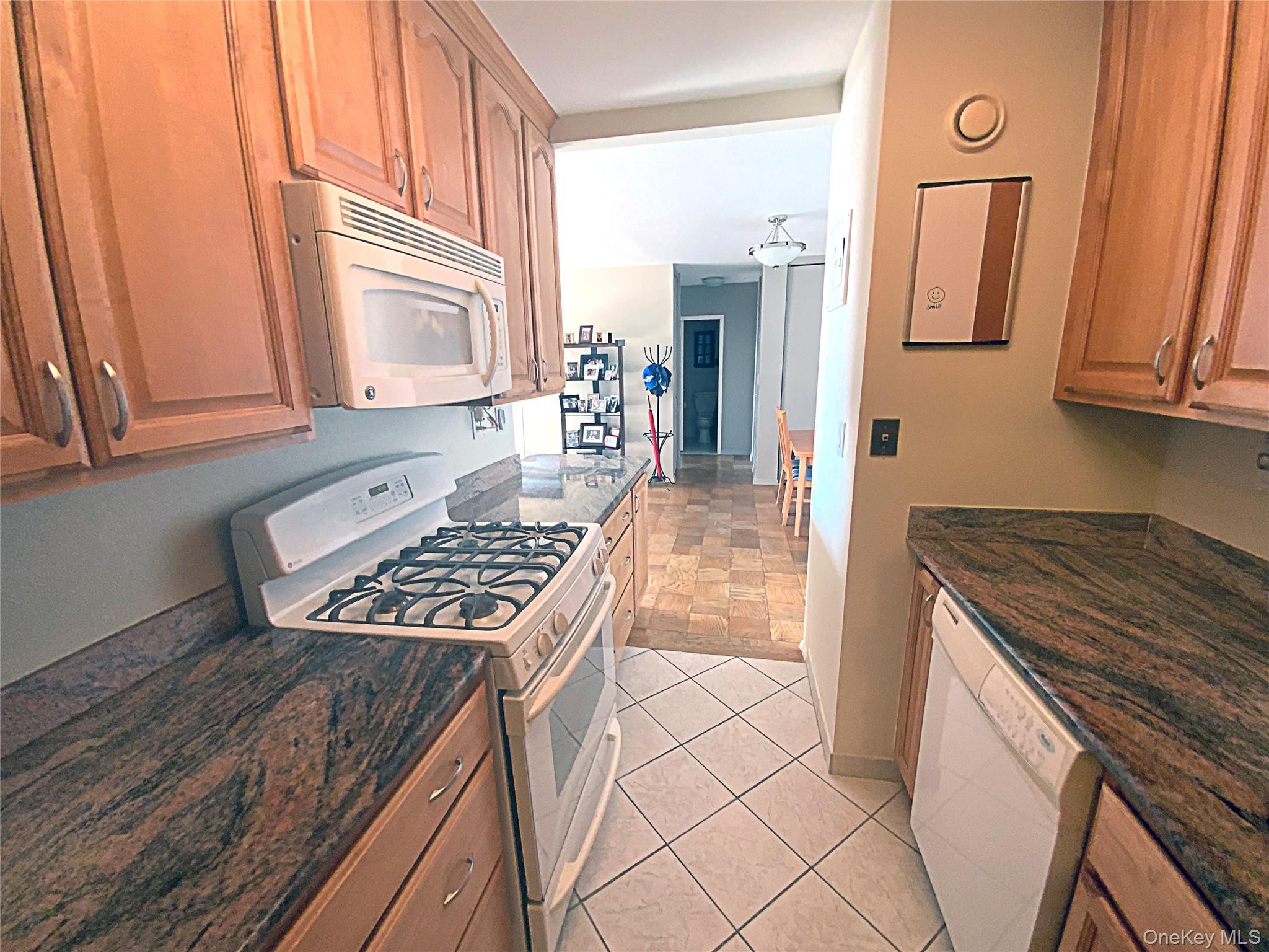 #5 photo, 26910 Grand Central Parkway, קווינס Floral Park , NY 11005