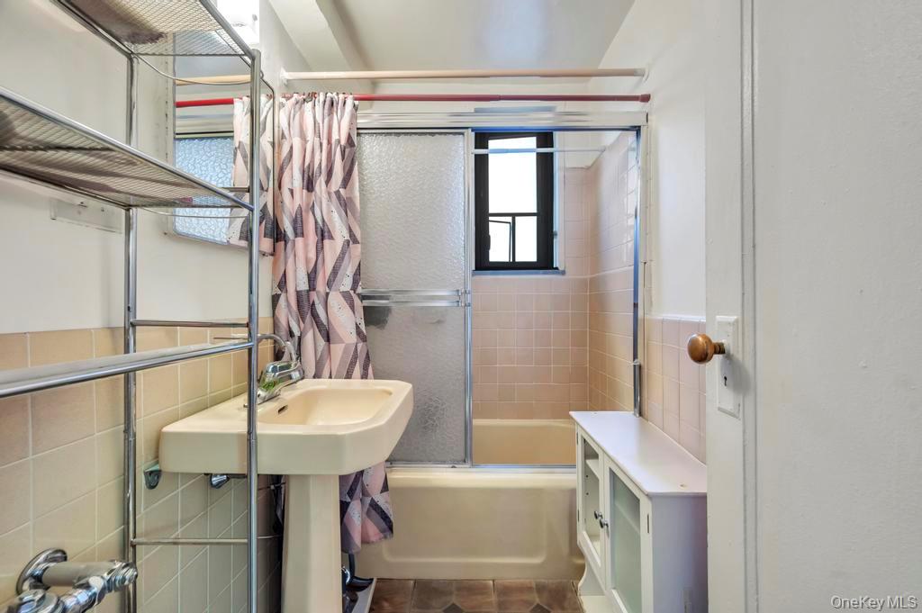 #14 photo, 1690 Metropolitan Avenue, ব্রঙ্কস Bronx , NY 10462