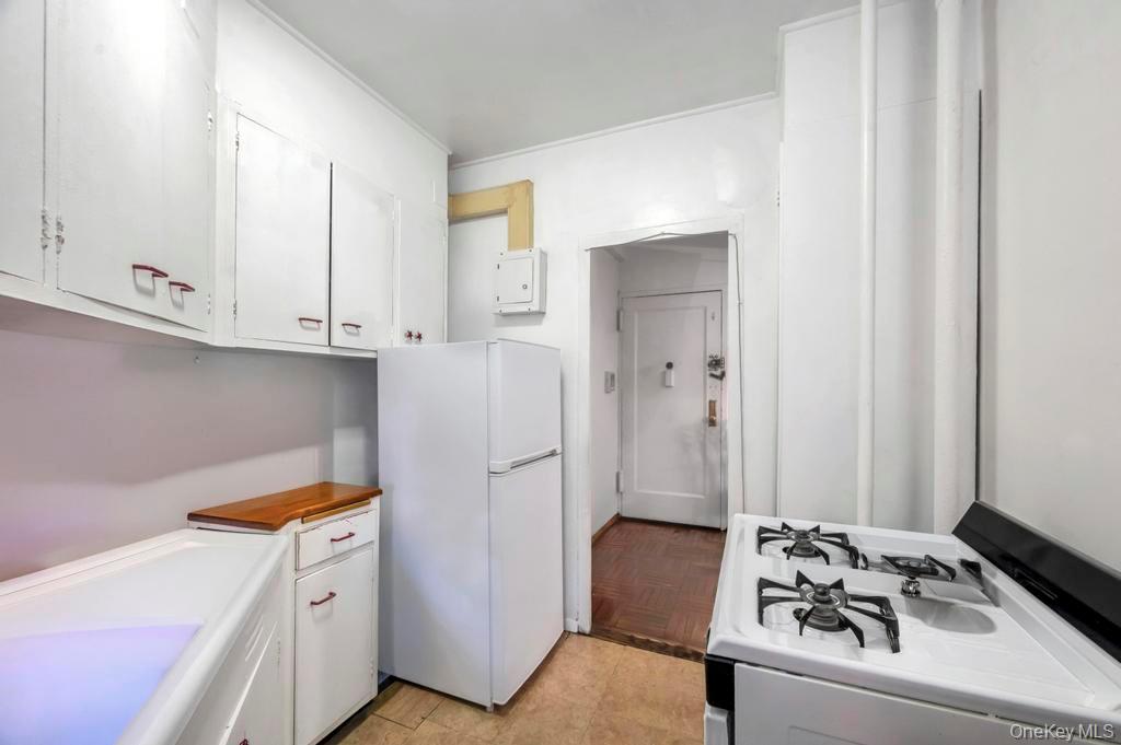 #5 photo, 1690 Metropolitan Avenue, ব্রঙ্কস Bronx , NY 10462