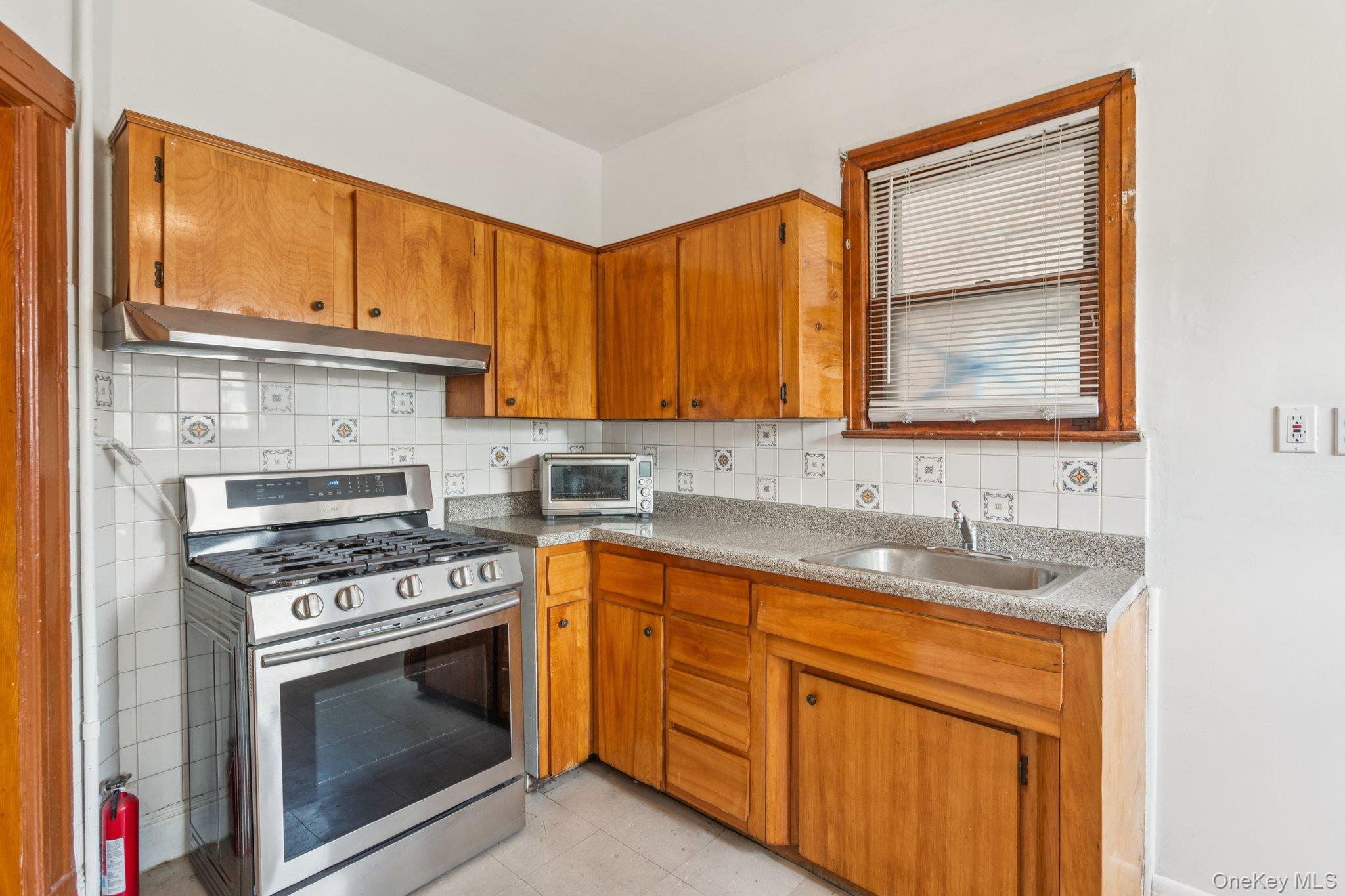 #9 photo, 45-09 104th Street, কুইন্‌স Corona , NY 11368