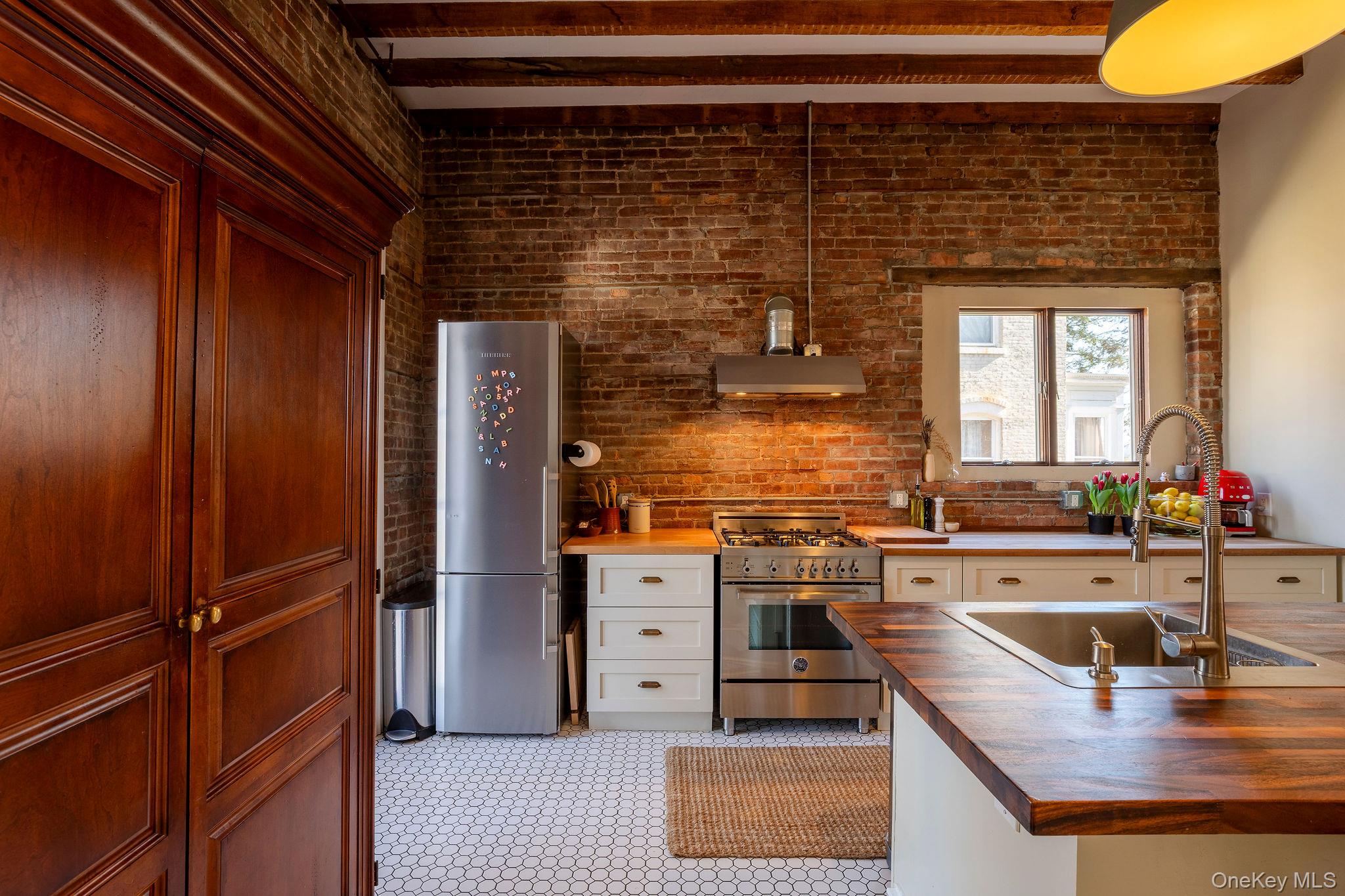 #19 photo, 45 W Chestnut Street, Kingston , NY 12401