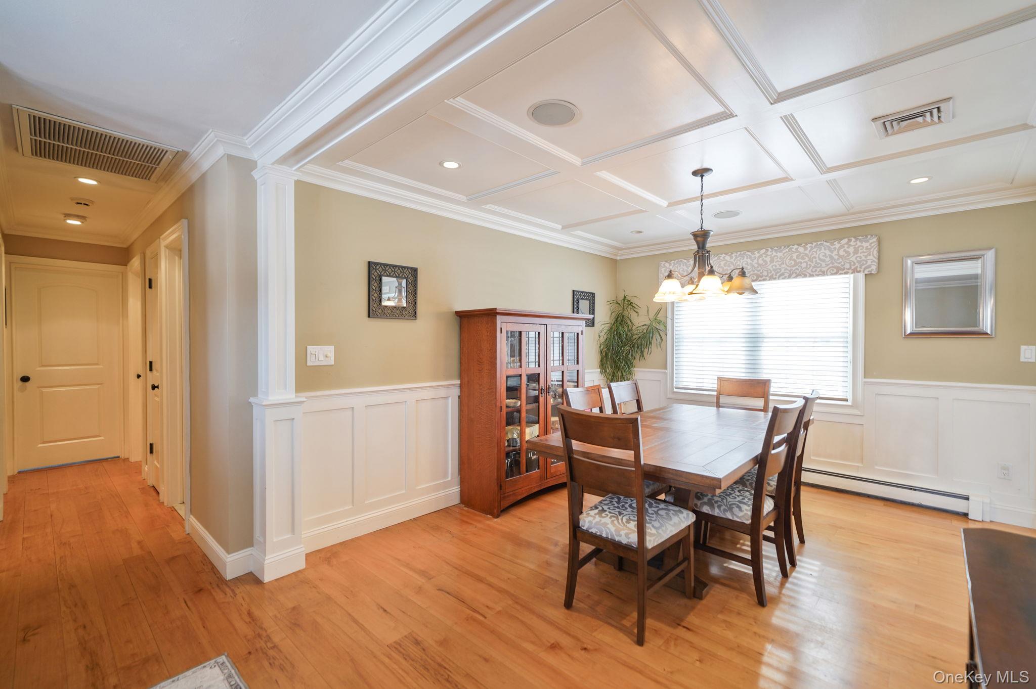 #3 photo, 6 Madsen Court, Mount Sinai , NY 11766