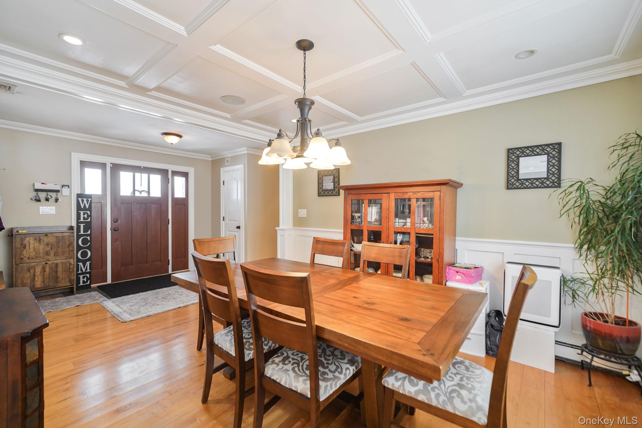 #4 photo, 6 Madsen Court, Mount Sinai , NY 11766