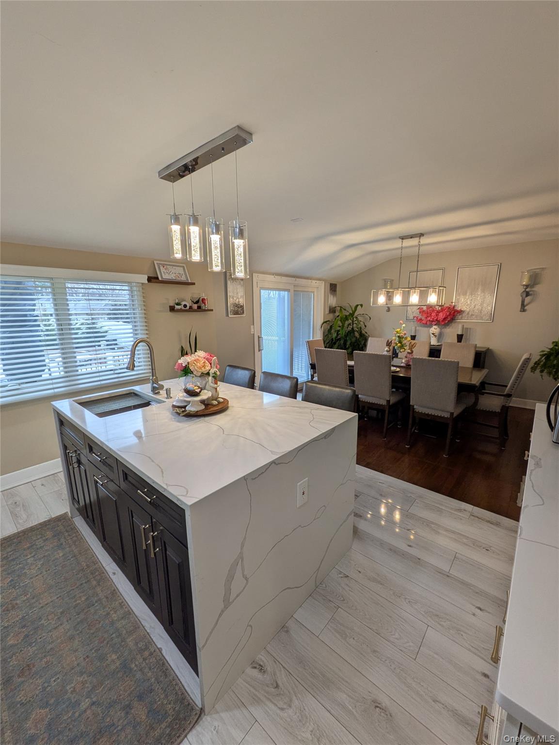 #10 photo, 86 New Highway, 東長島 康马克 Commack , NY 11725