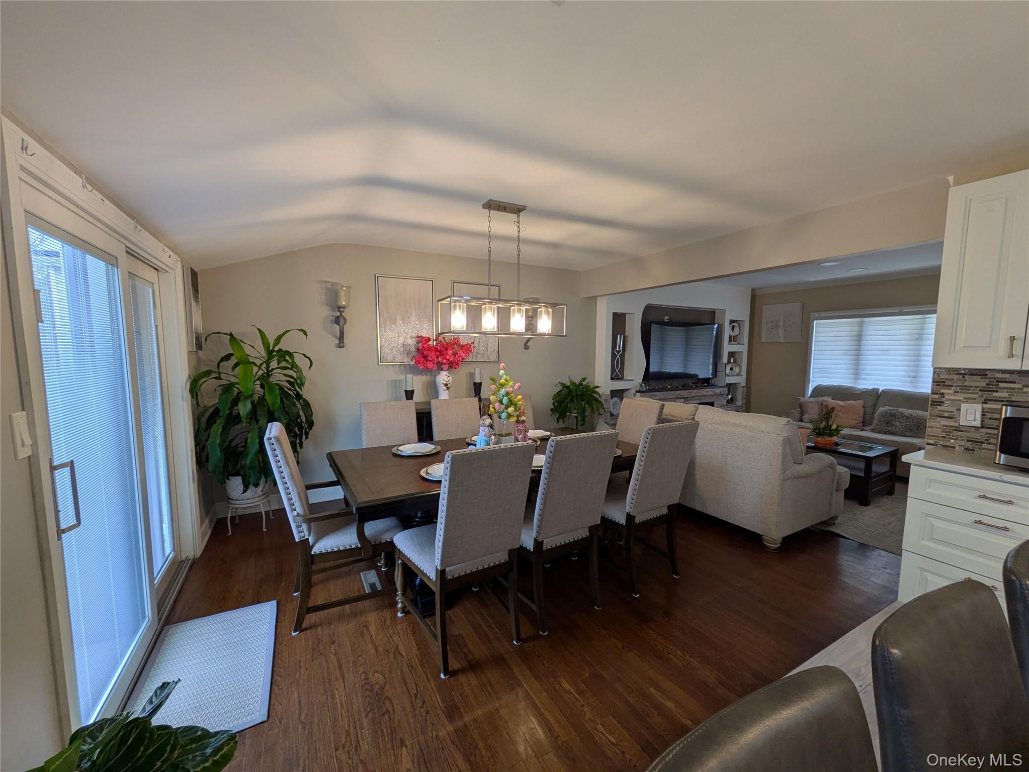 #11 photo, 86 New Highway, 東長島 康马克 Commack , NY 11725