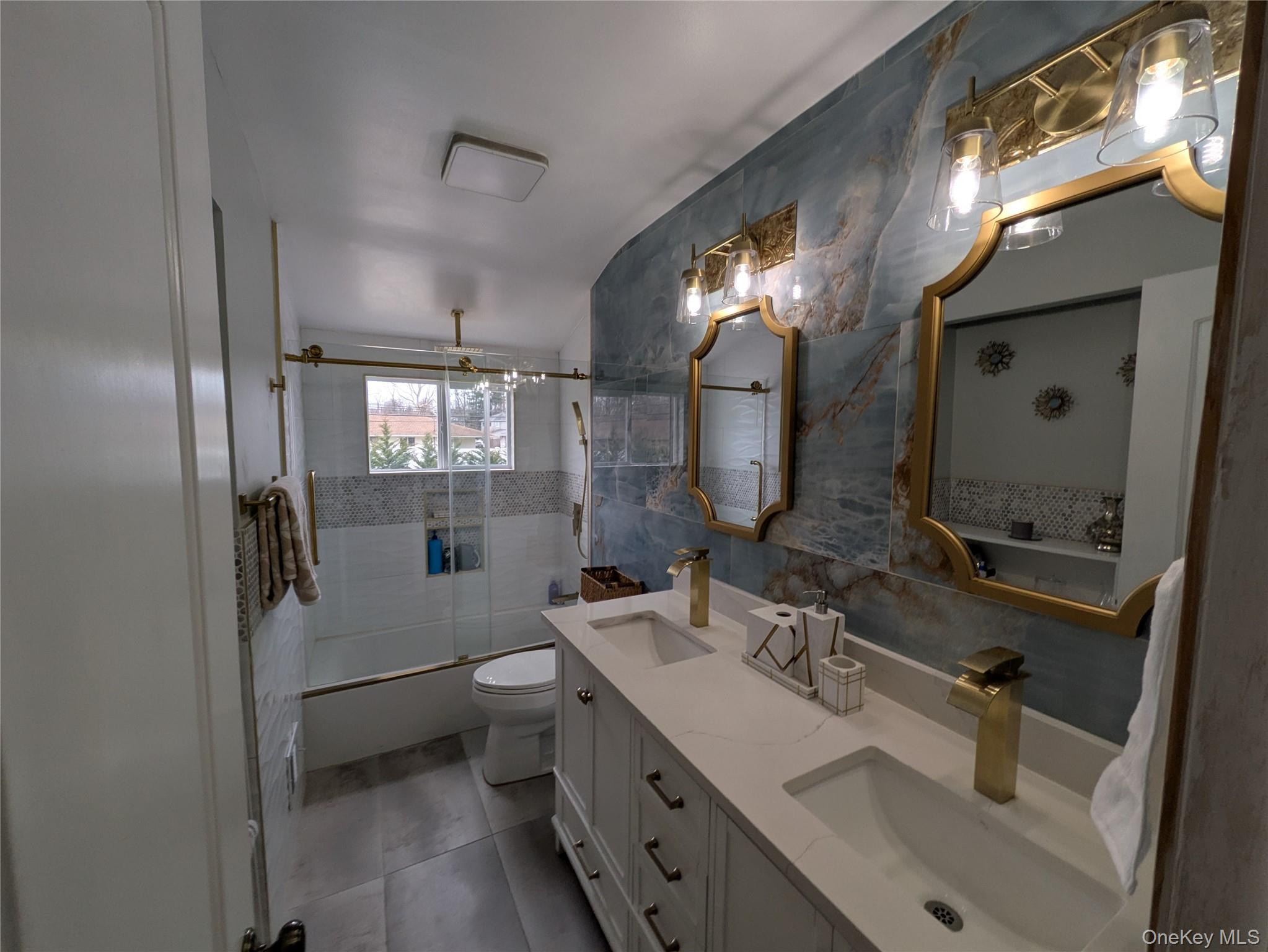 #13 photo, 86 New Highway, 東長島 康马克 Commack , NY 11725