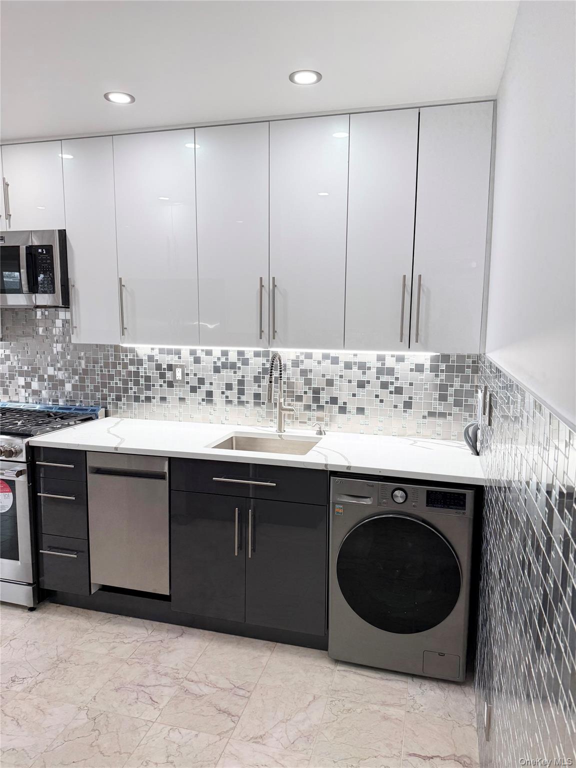 #1 photo, 5919 74th Street, কুইন্‌স Middle Village , NY 11379