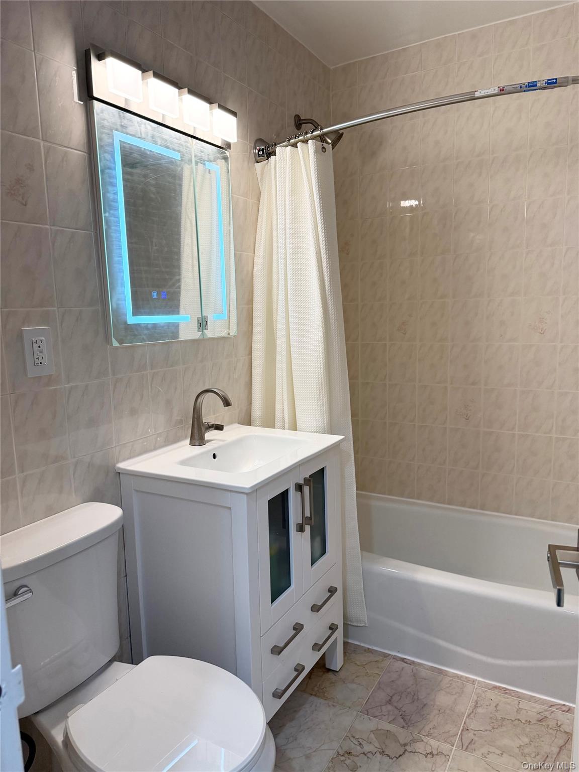 #13 photo, 5919 74th Street, কুইন্‌স Middle Village , NY 11379