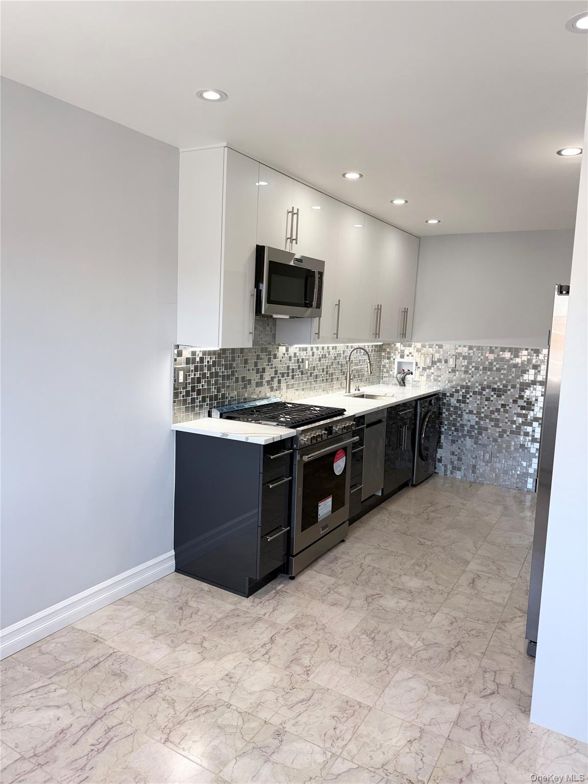 #5 photo, 5919 74th Street, কুইন্‌স Middle Village , NY 11379