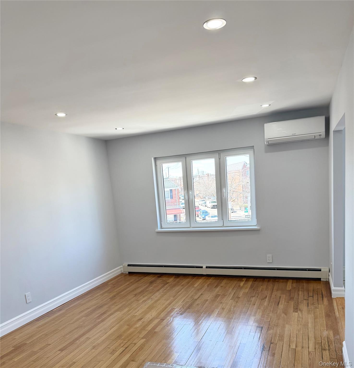 #7 photo, 5919 74th Street, কুইন্‌স Middle Village , NY 11379