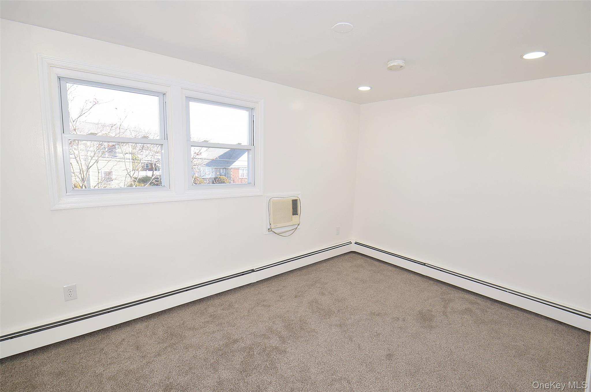 #10 photo, 76 Hoffman Avenue, নাসাউ কাউন্টি Elmont , NY 11003