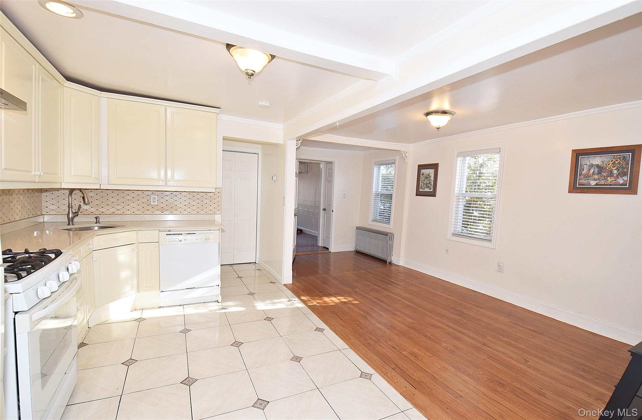 #4 photo, 76 Hoffman Avenue, নাসাউ কাউন্টি Elmont , NY 11003