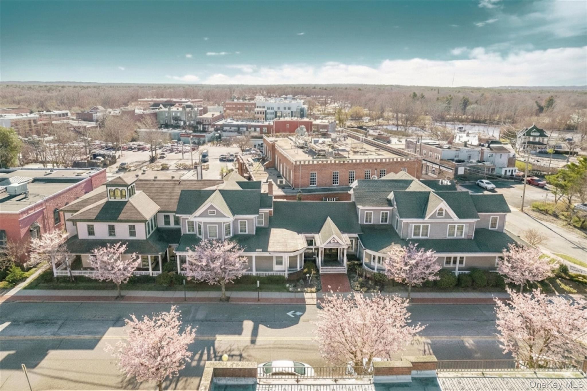 #1 photo, 33 W 2nd Street, সাফোক কাউন্টি Riverhead , NY 11901